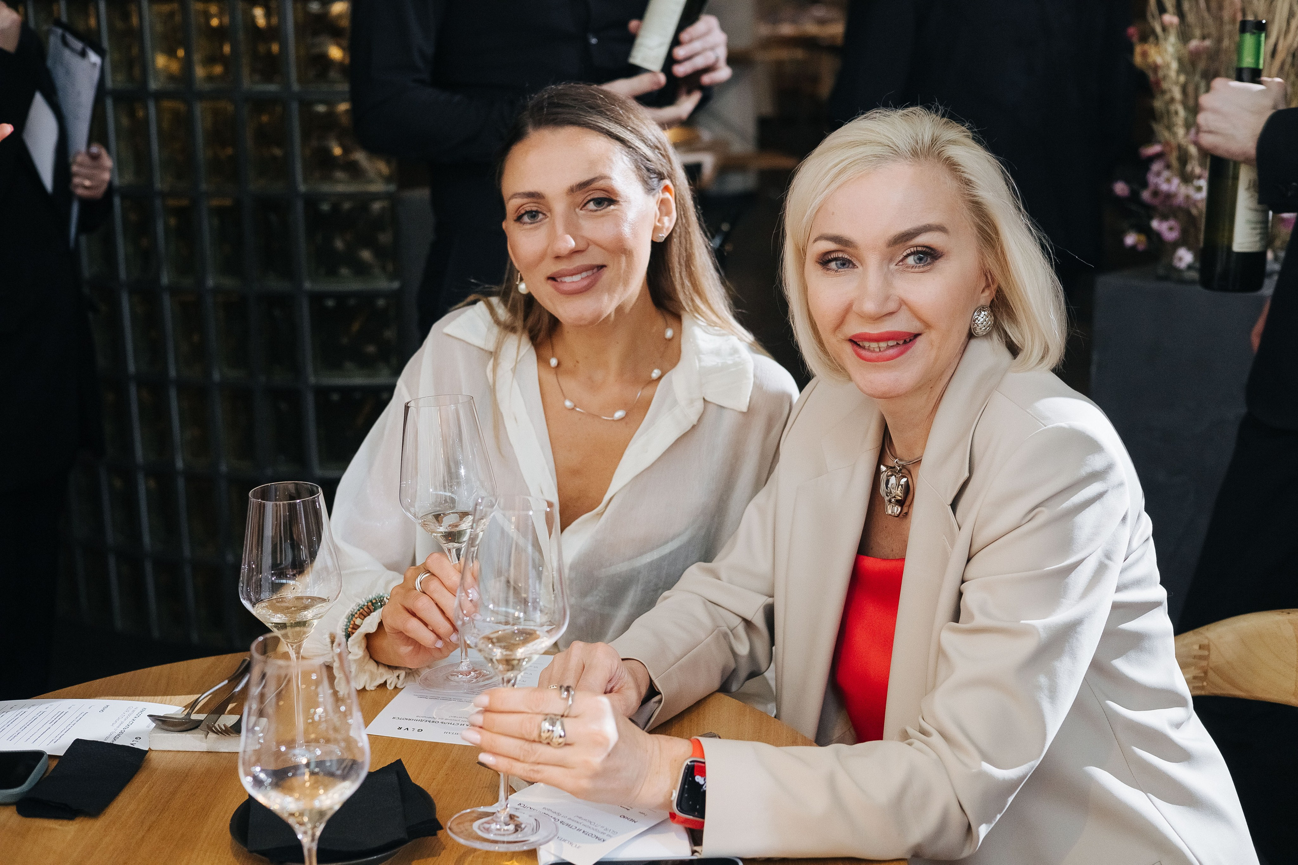 Презентация открытия магазина женской одежды GLVR в ресторане Fresco. Фотограф в Красноярске Надежда Воскресенская