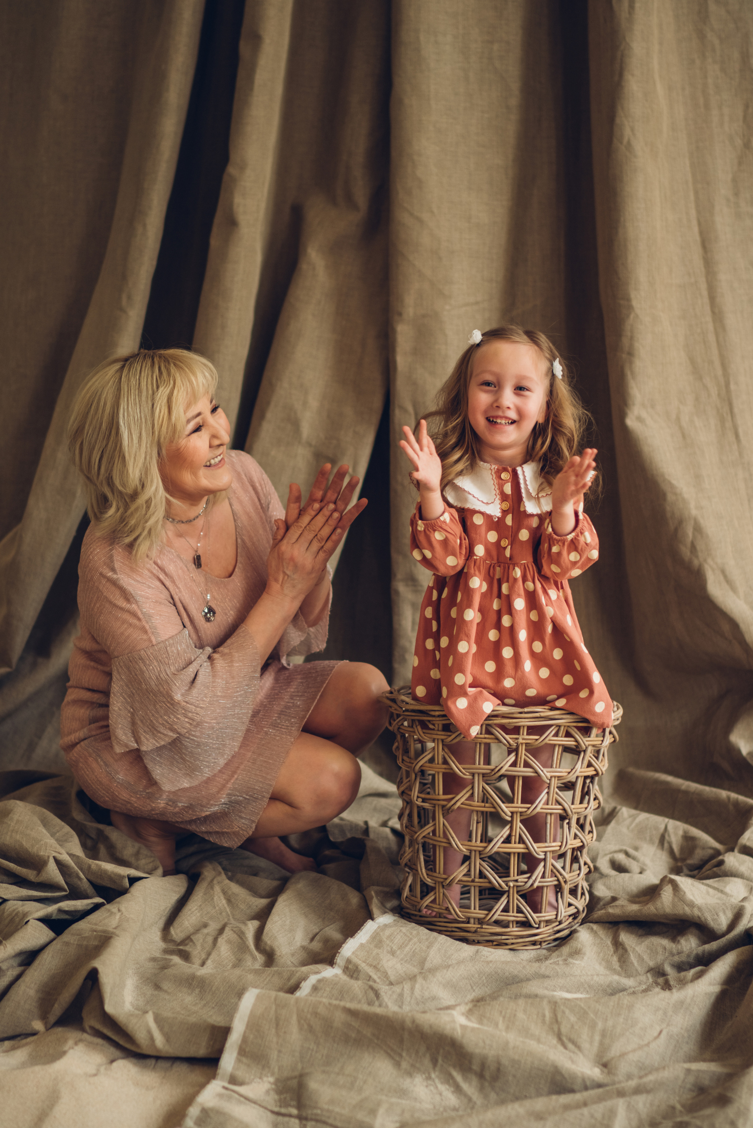 Семейные / детские истории. Студийная съемка детского дня рождения. Профессиональный детский и семейный фотограф в Москве Диля Грошева