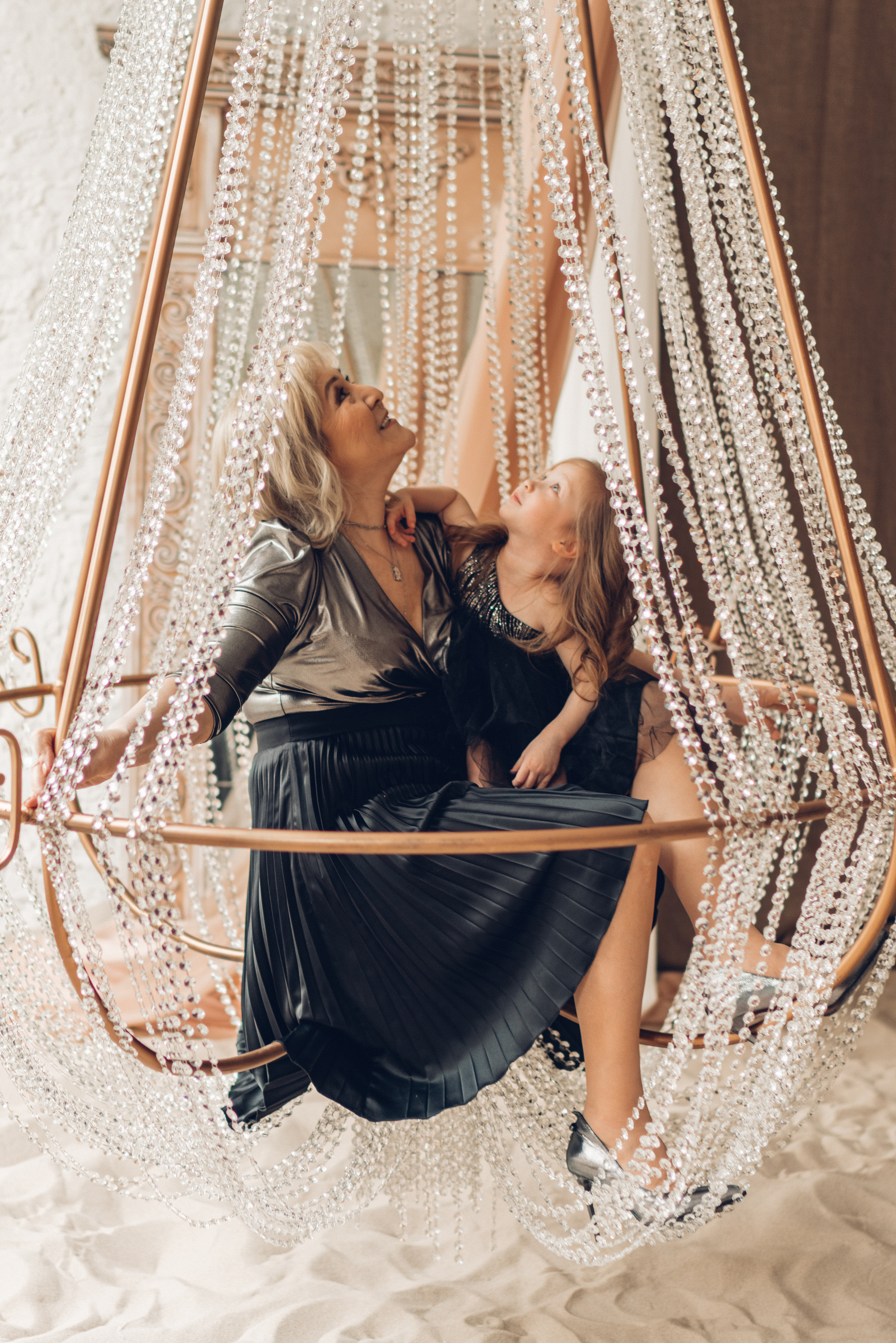 Семейные / детские истории. Студийная съемка детского дня рождения. Профессиональный детский и семейный фотограф в Москве Диля Грошева