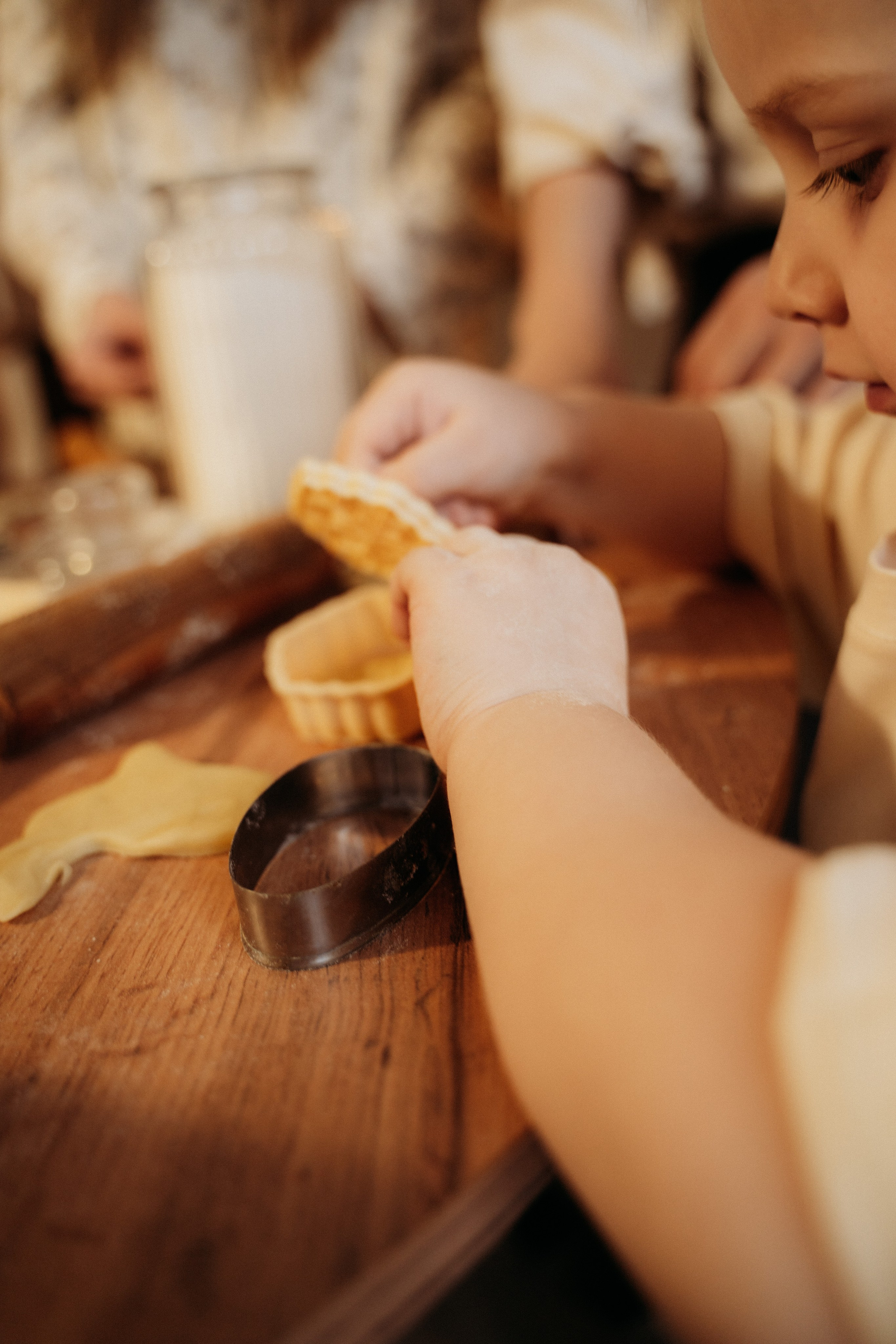 Семья на кухне