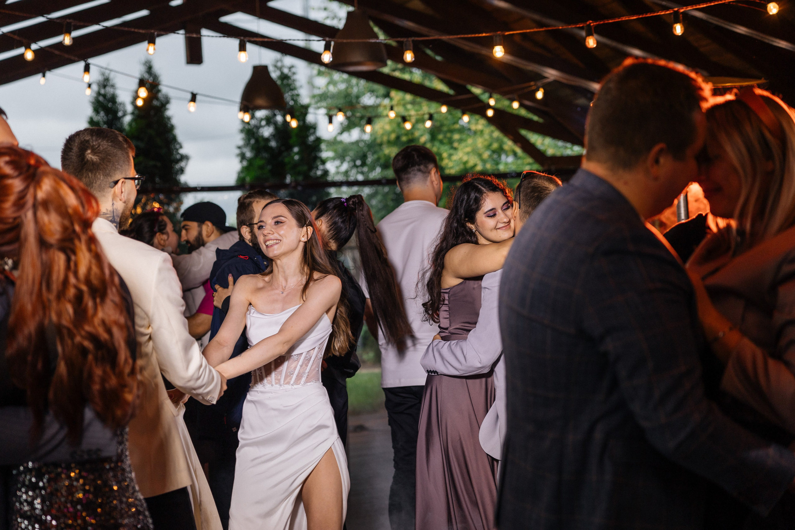 Свадебная съемка в Москве — Профессиональный свадебный фотограф для вашей свадьбы, фото и видео услуги. Фотограф Аделина Raw