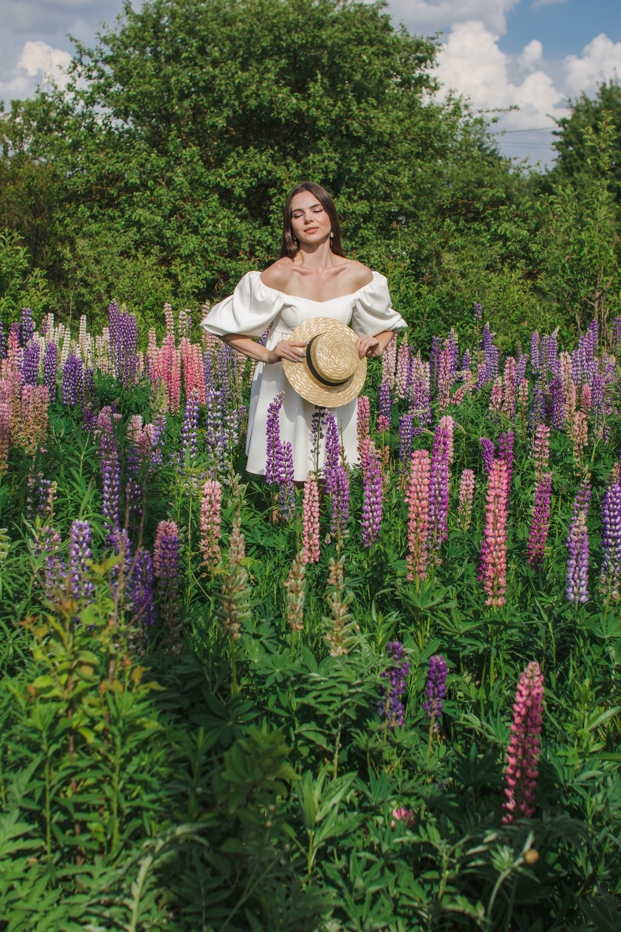 Девушках в люпинах