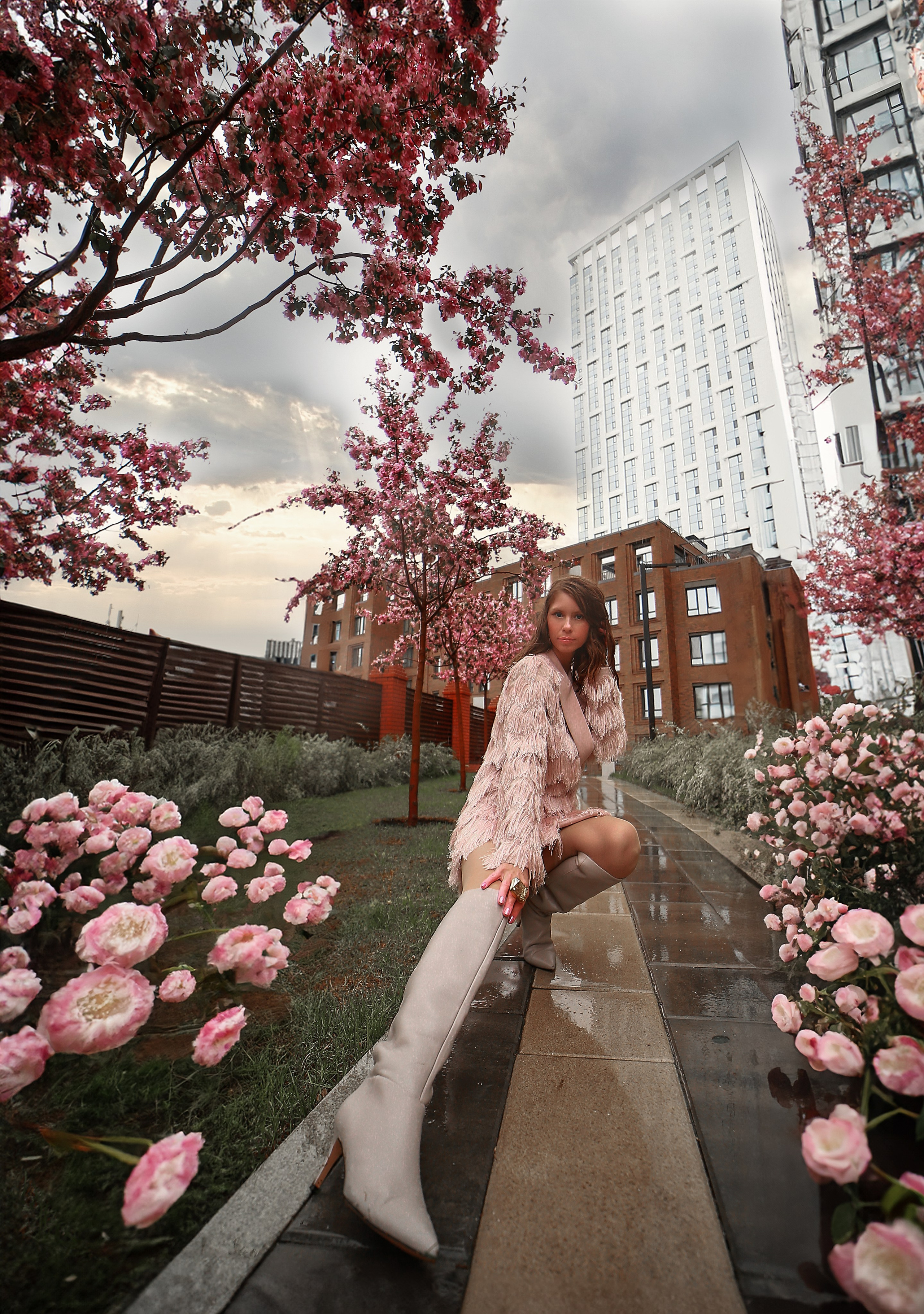 Фотосессия в Сакуре под дождем. Иванова Ирина Свадебный и семейный фотограф г. Уфа