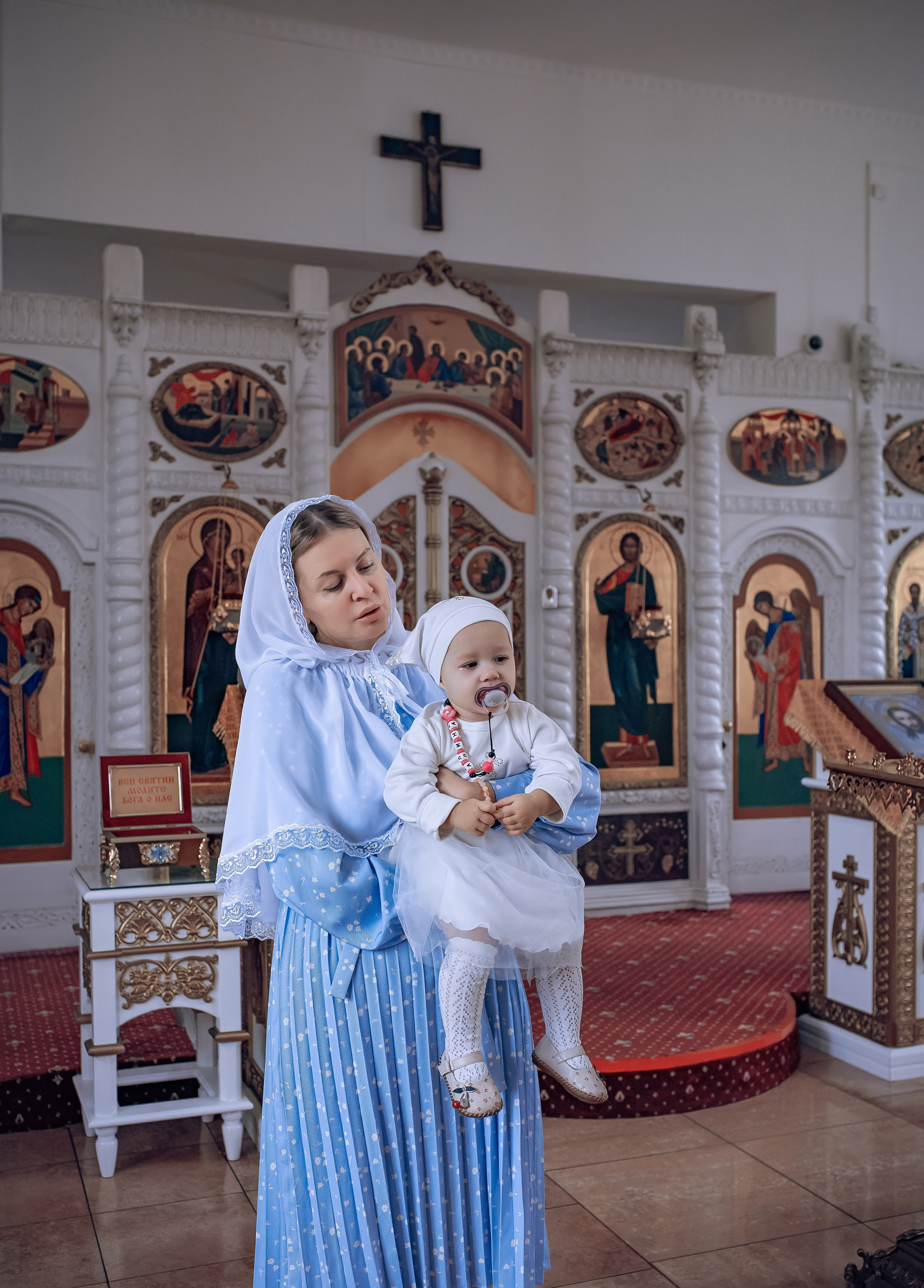 Крещение Алины в Трехсвятительской церкви Красноярск. Фотографы крещения/венчания  Красноярск Татьяна и Вячеслав Переваловы