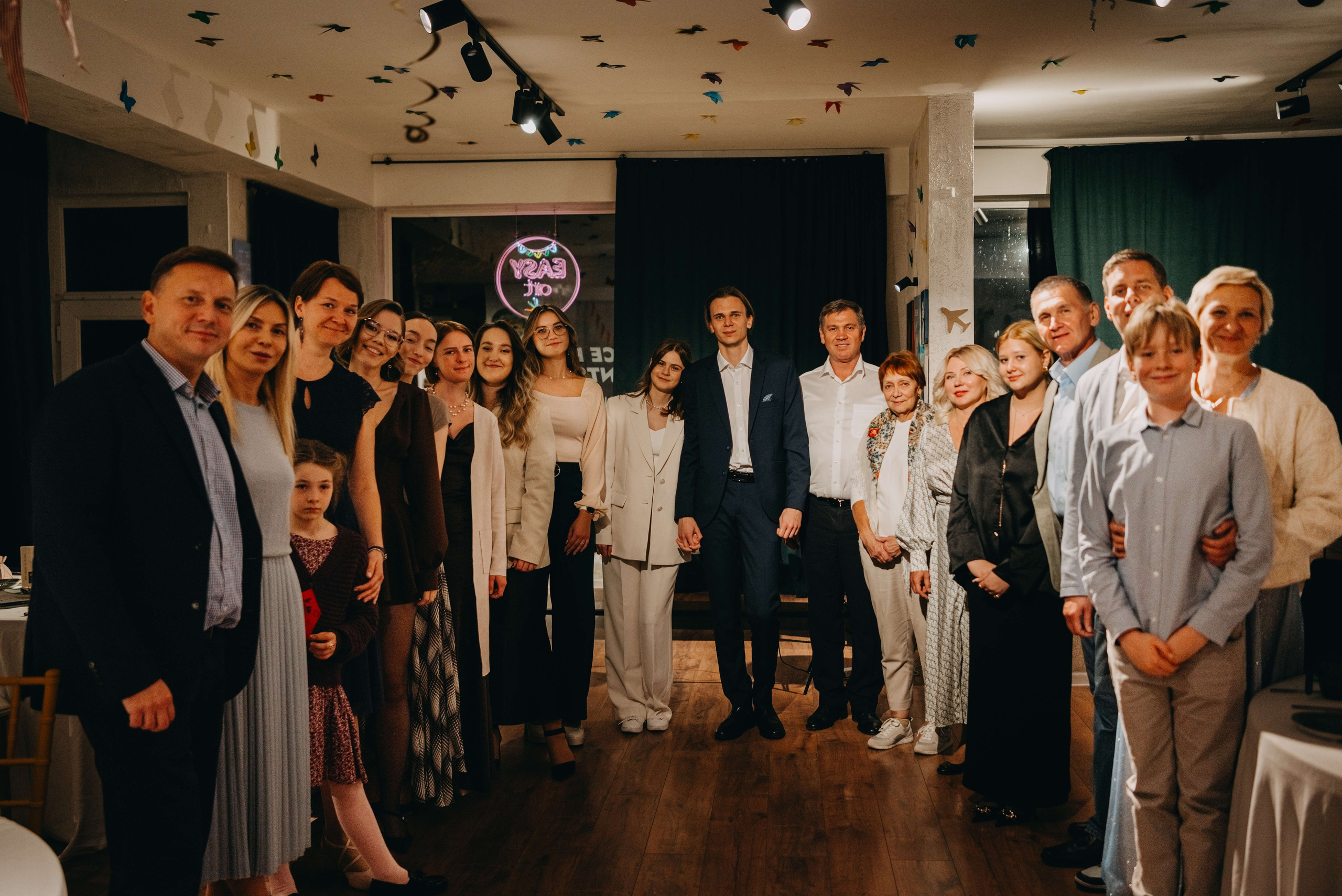 Годовщина свадьбы в кафе. Портретный и свадебный фотограф в Тбилиси • xeniqo