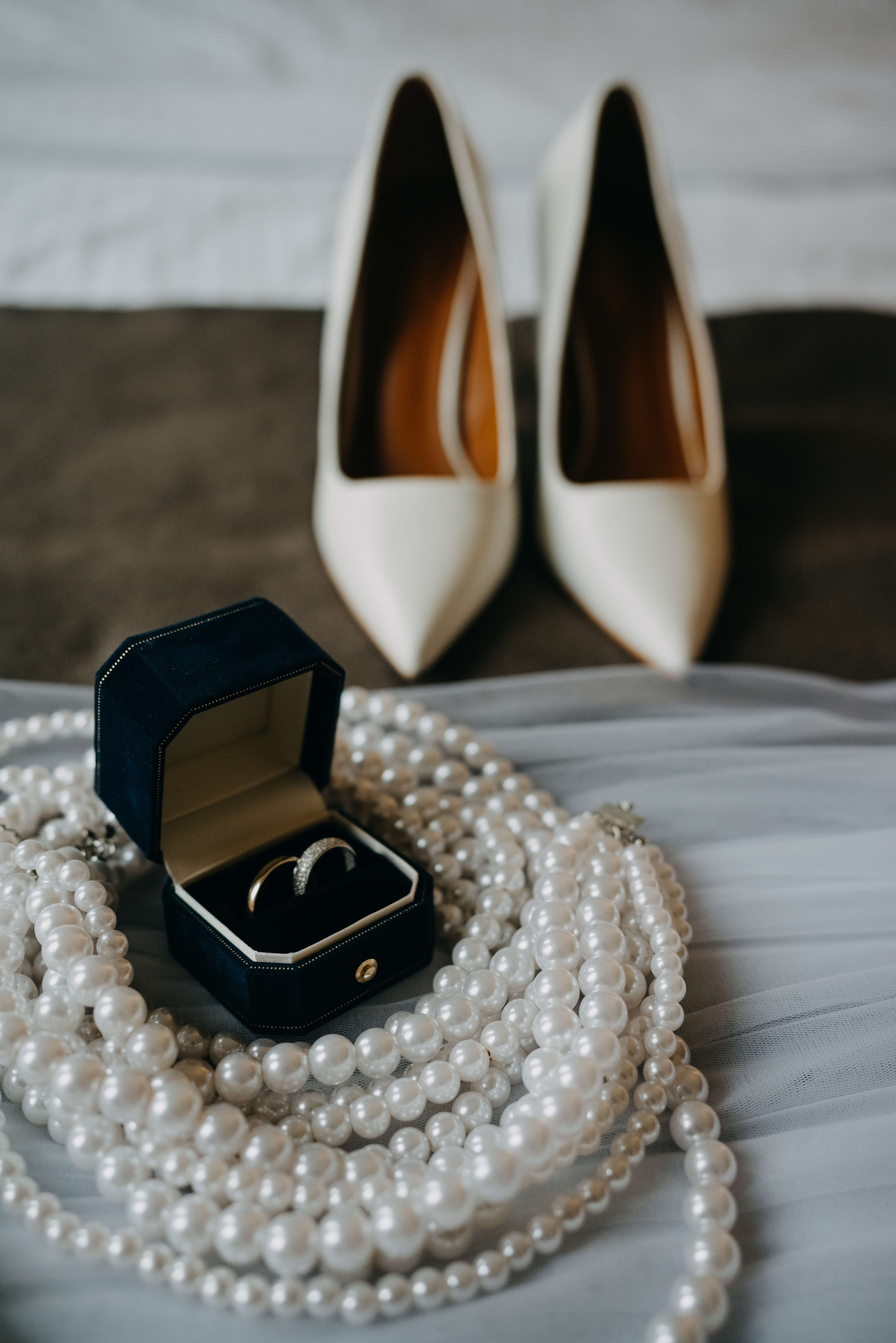 Анна & Виктор | сборы, роспись и прогулка. Портретный и свадебный фотограф в Тбилиси • xeniqo