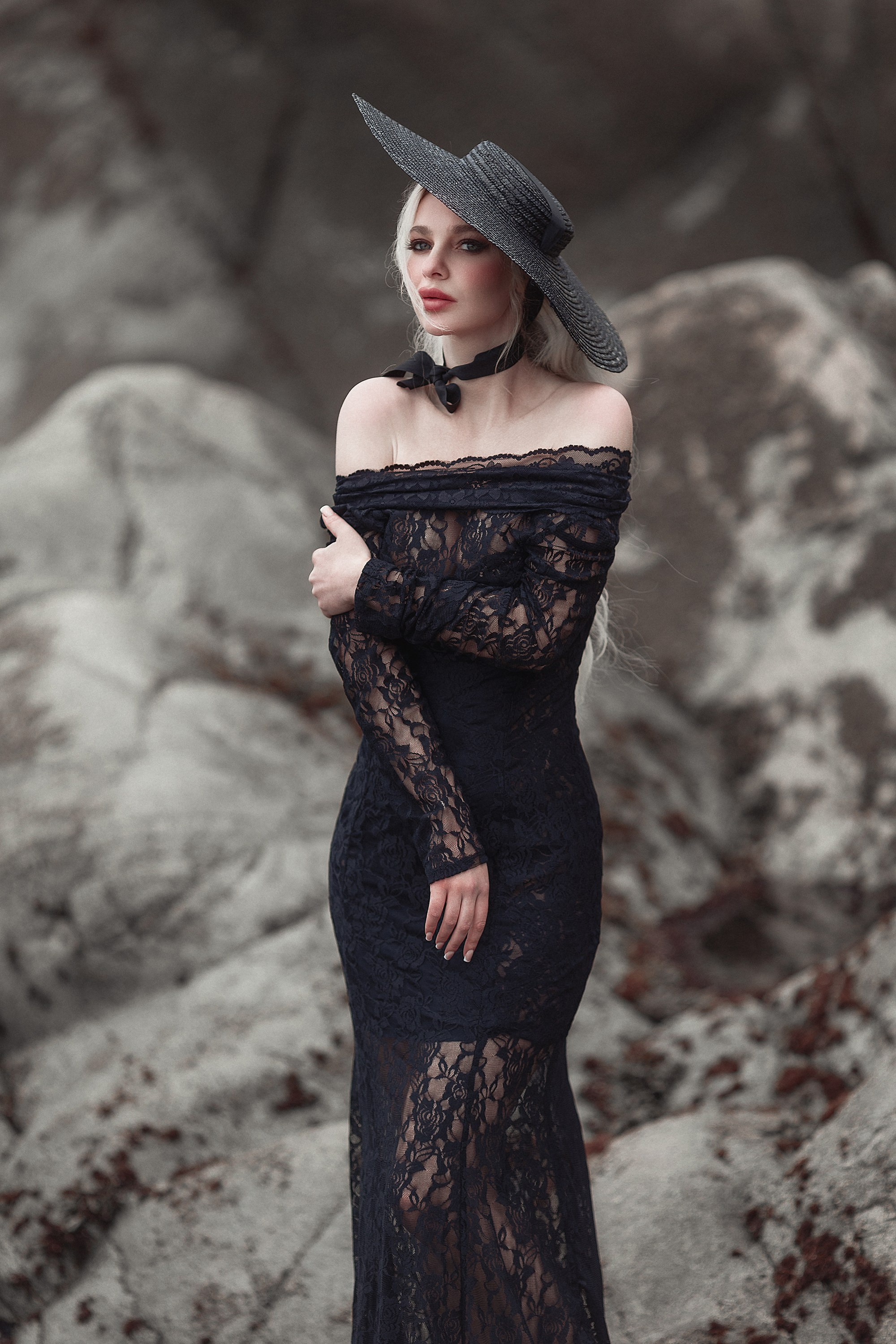 У скал. Фотограф Алёна Яковлева