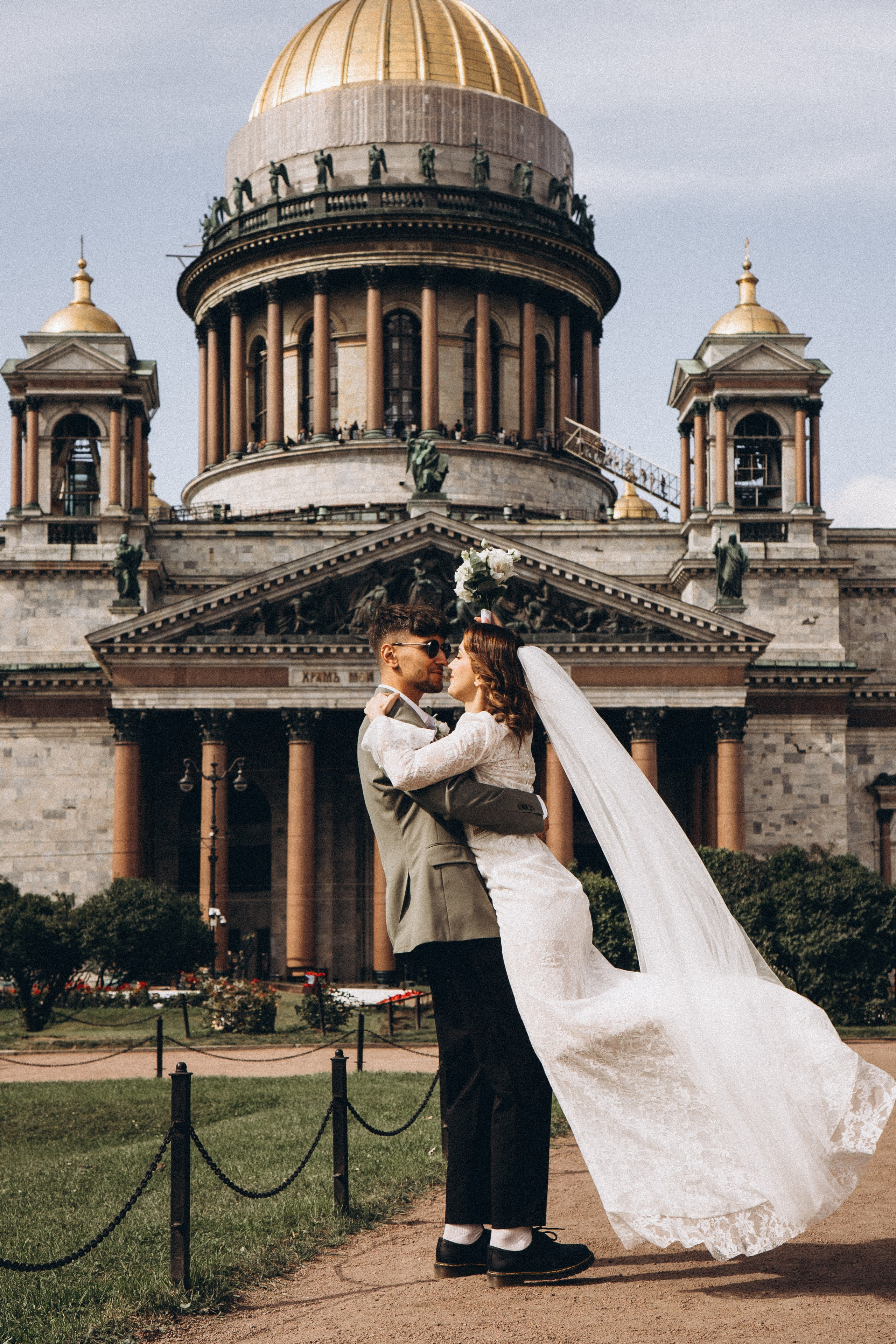 СВАДЕБНАЯ ПРОГУЛКА ВОЗЕ ИСАИКЕВСКОГО СОБОРА АСТОРИИ И ЗАКОНОДАЛЕТНОГО СОБРАНИЯ. Профессиональный фотограф, Санкт-Петербург — Виктория Богомолова