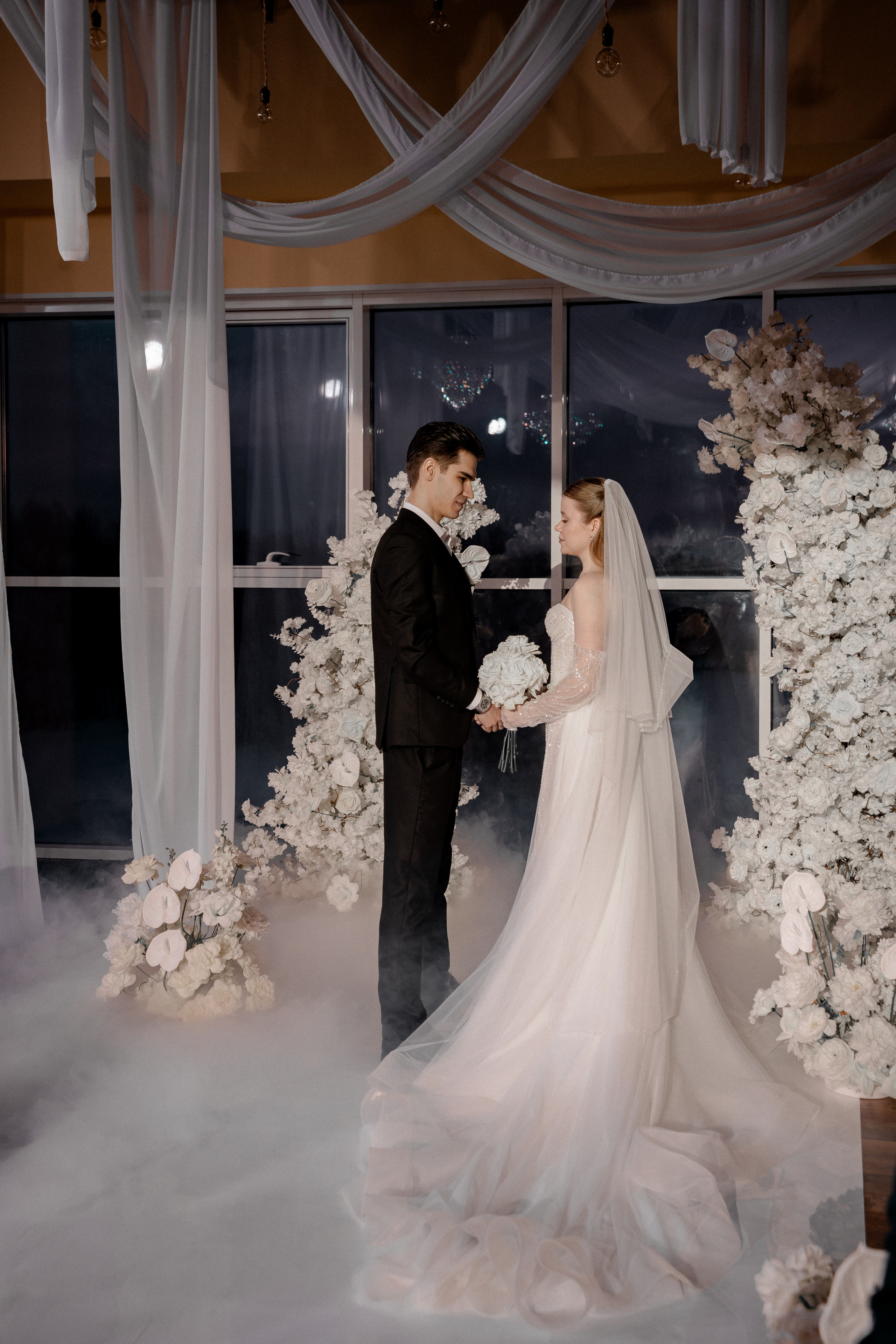 СВАДЕБНАЯ СЬЕМКА СБОРОВ В ОТЕЛЕ И ВЫЕЗД НА ЦЕРЕМОНИЮ (СНЯТО В СИБИРЕ В НИЖНЕВАРТОВСКЕ). Профессиональный фотограф, Санкт-Петербург — Виктория Богомолова