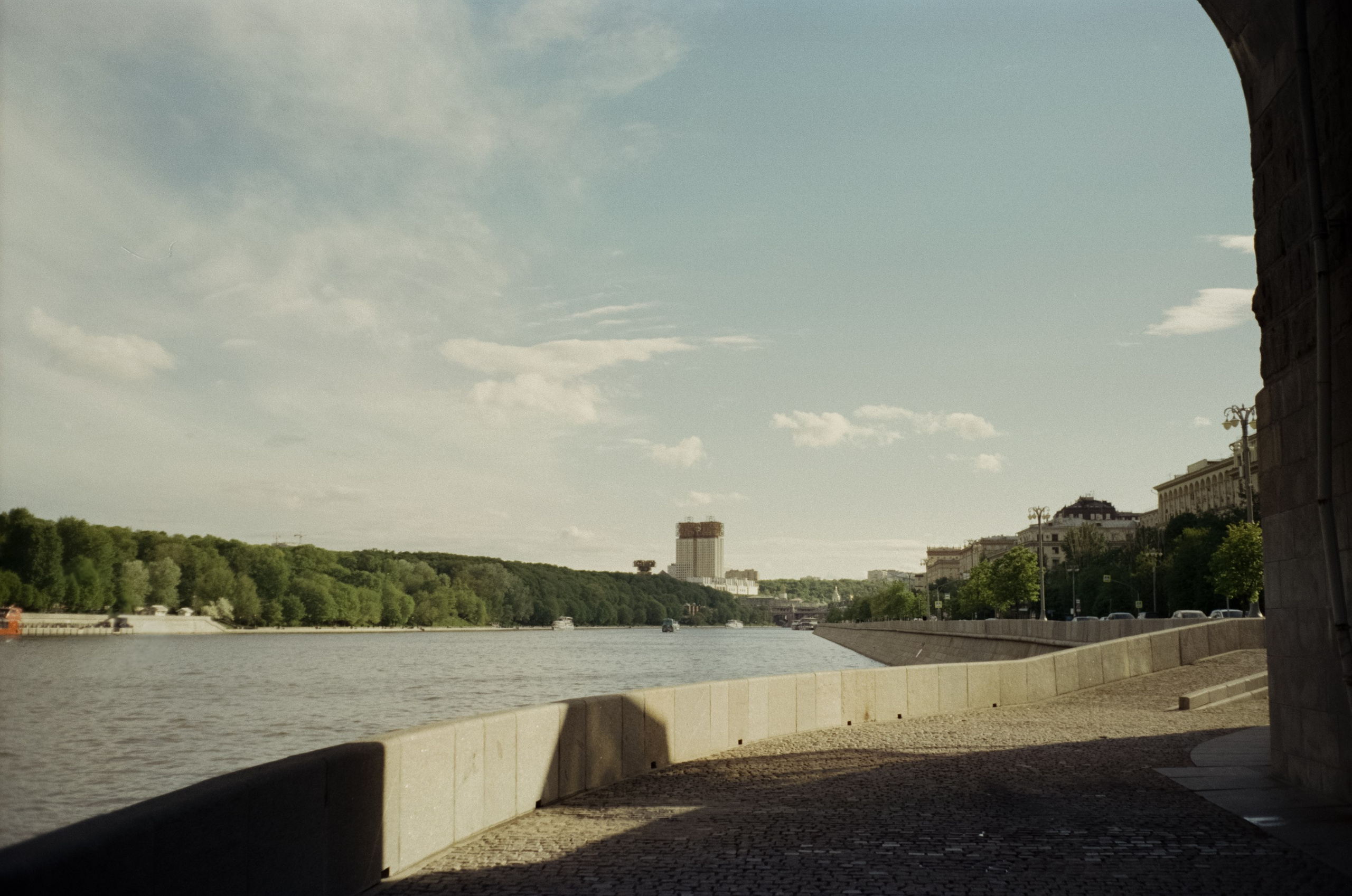 Ricoh FF-1 gray | Perspekriva expired Vision 200D | Фрунзенская набержная 5 мая 2025 года