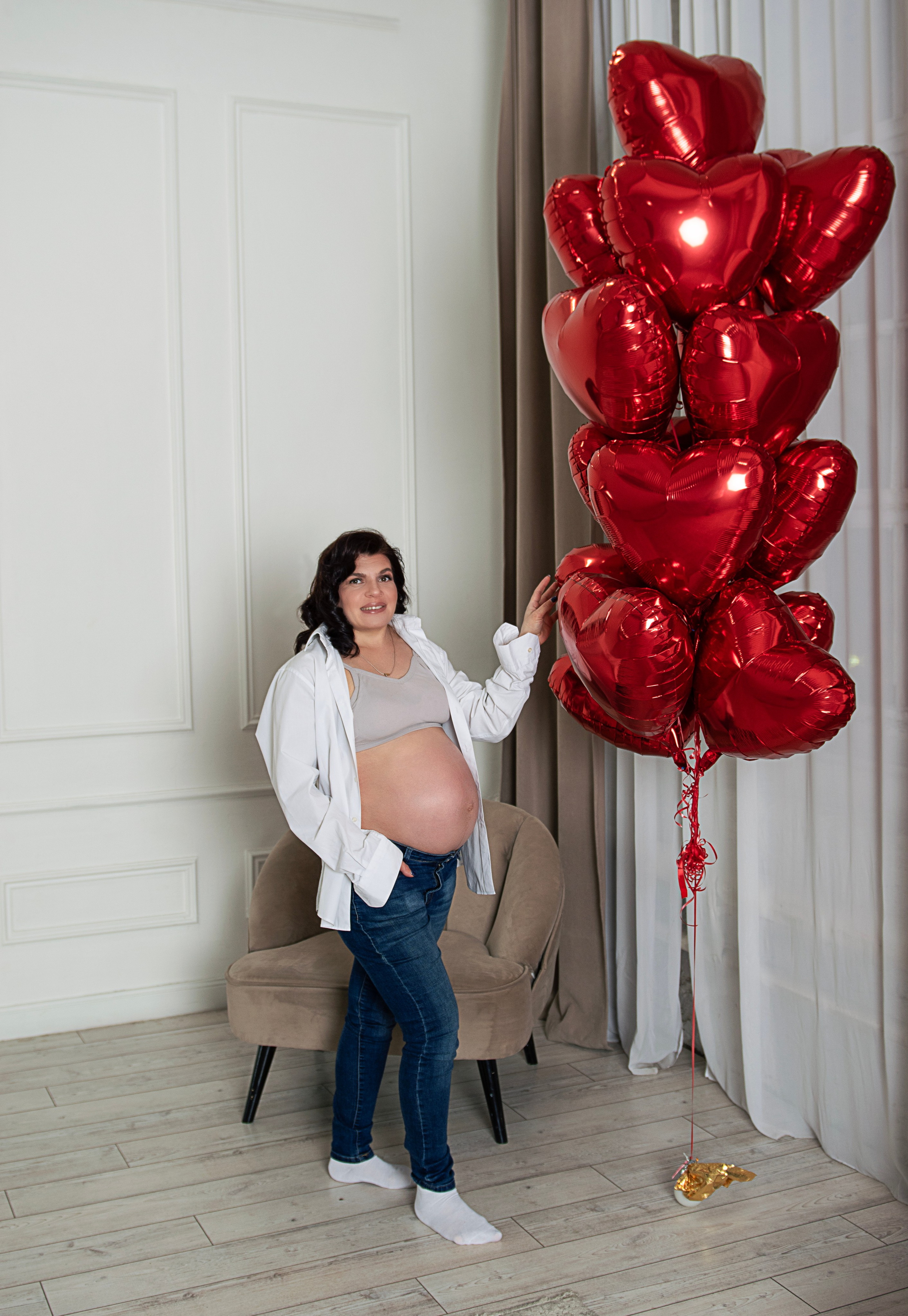 Рубашка размер 46-48. Есть в голубом цвете . Стоимость аренды на мою съемку - 300 руб. 