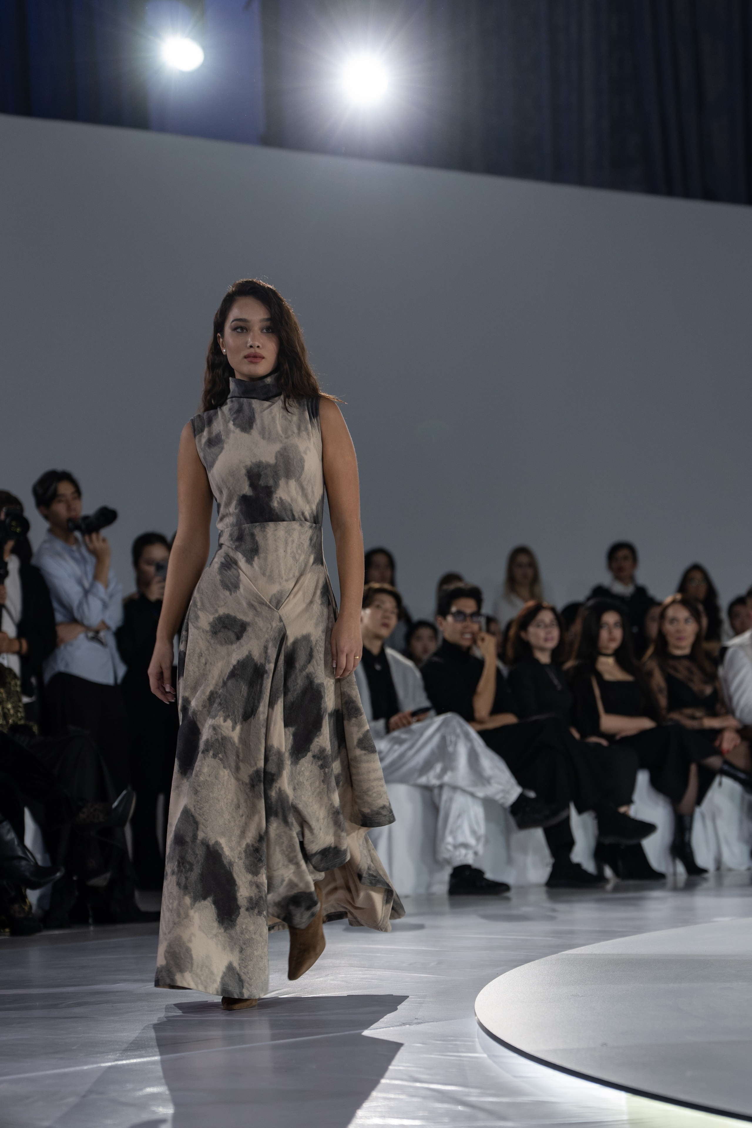 Design August. Сайт Алматинского НЮ АРТ, будуар и фэшн фотографа Дениса Карпенко