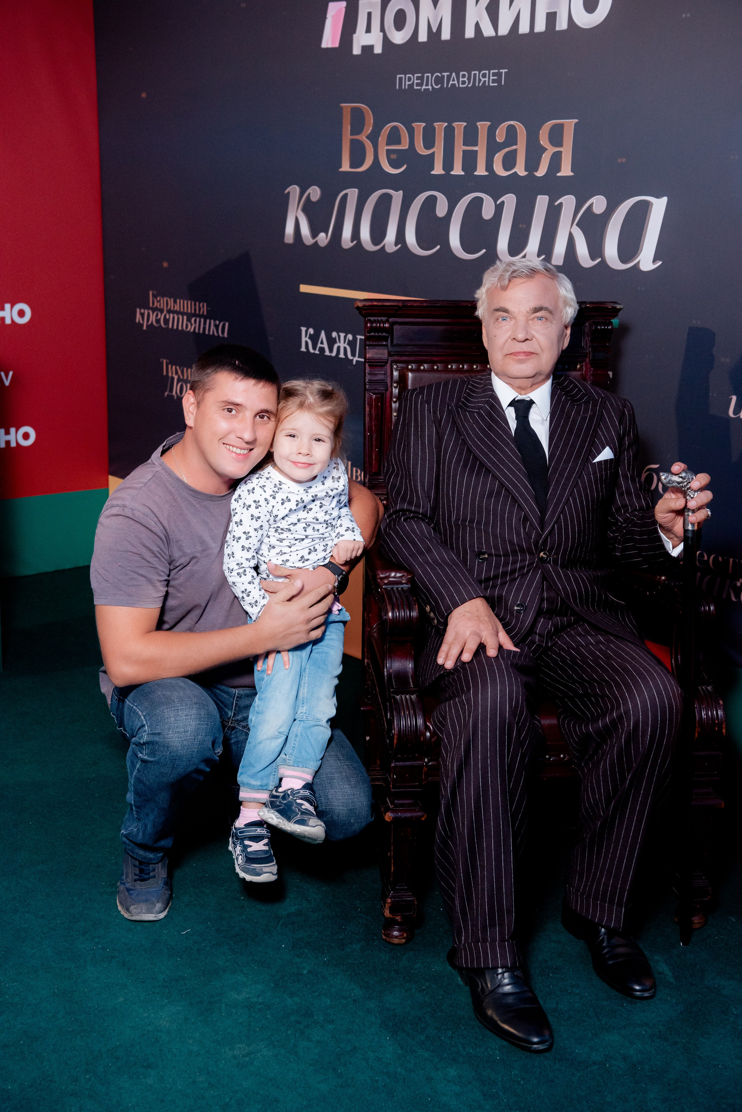 Портретные фото с артистами в палатке Триколор Дом Кинов на день города Волгоград. Фотограф в Волгограде и Волжском Александр Горбань