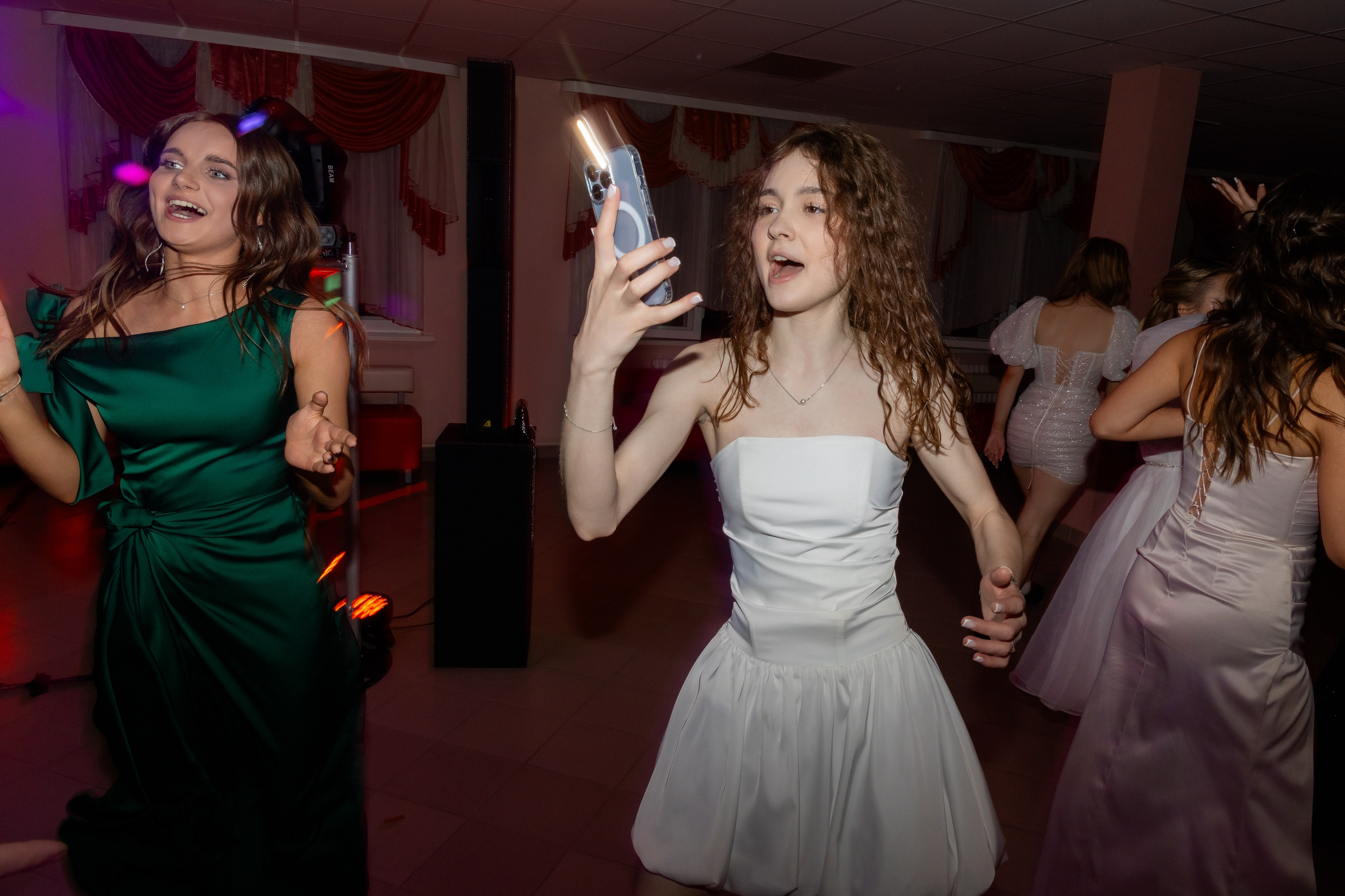 Школьный выпускной 2025 год в Минске, Беларуси. Свадебный фотограф в Минске/Беларуси Сергей Спиридонов