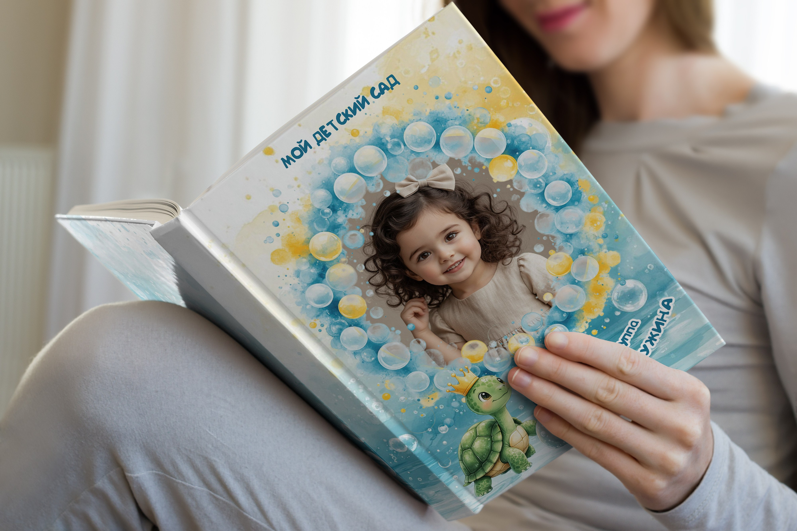 Выпускной альбом для детского сада, Дизайн Жемчужина, medlori fotobook Выпускные альбомы в Липецке, Ваш фотограф Медведева Лариса, контактный номер телефона 89 995 303 953, шаблоны, макеты фотокниг, fotobook, шаблон, макет, твой альбом. Я семейный фотограф и графический дизайнер в Липецке. Создаю красивые индивидуальные выпускные альбомы для детских садов и школ. Шаблоны фотокниг, шаблоны макетов, дизайны для альбома, Дизайн школьного альбома, скачать дизайн, PSD макет фото книги, PSD дизайн, шаблоны для фотографов, макеты дизайнов альбомов, дизайн альбома для детского сада, дизайн альбома для старшей школы, дизайн выпускного альбома скачать, шаблон фотокниги для детского сада, шаблон выпускного альбома для детского сада, шаблон альбома для старшей школы, шаблон альбома для первоклассников 1 класс, шаблон альбома для начальной школы 4 класса, шаблон альбома для 9 класса, шаблон альбома для 11 класса, мокапы для рекламы выпускных альбомов и фотокниг, цитаты для выпускных альбомов фотокниг.