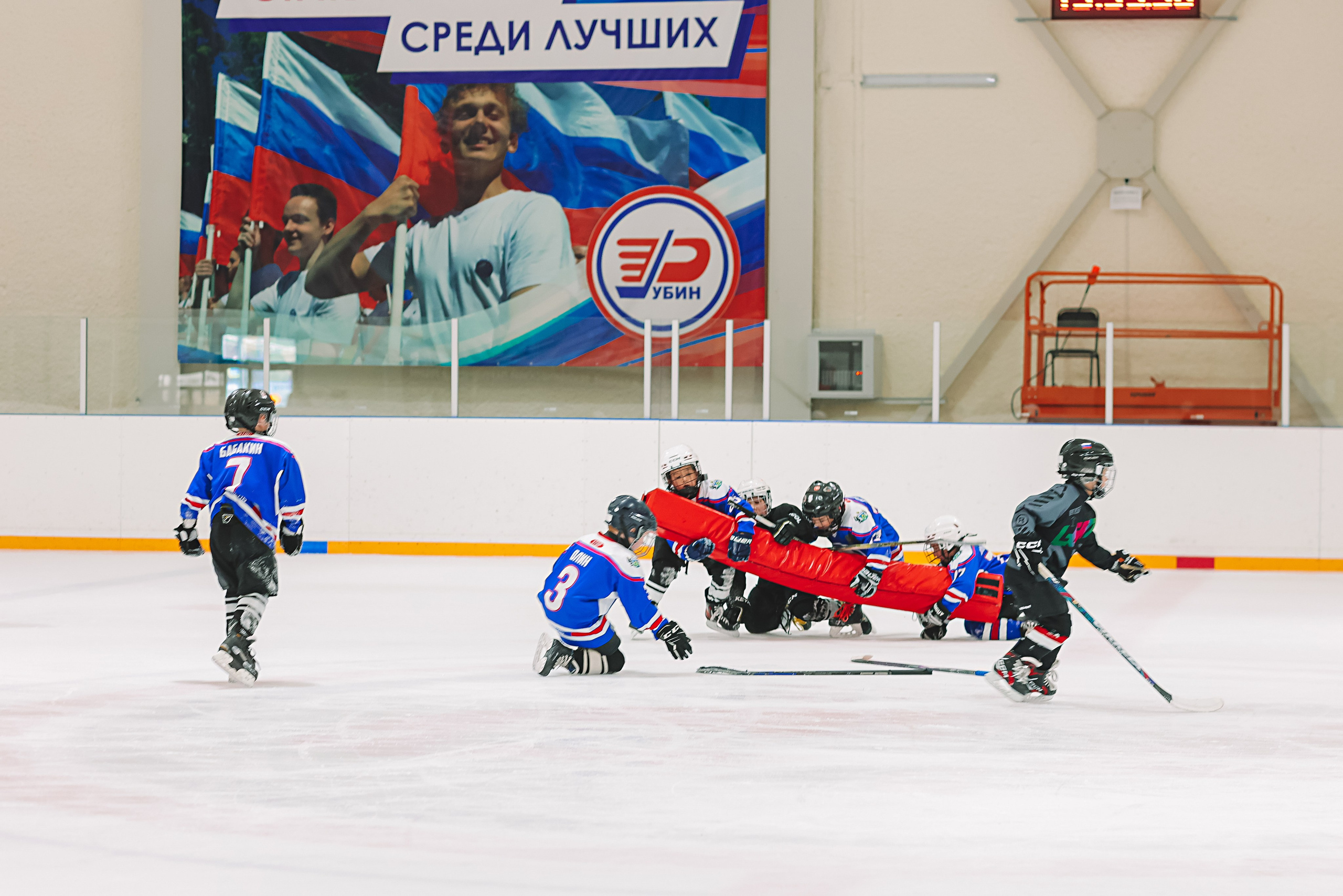 Хоккей тренировка. Семейный фотограф Тюмень, фотограф на роды Салмина Мария