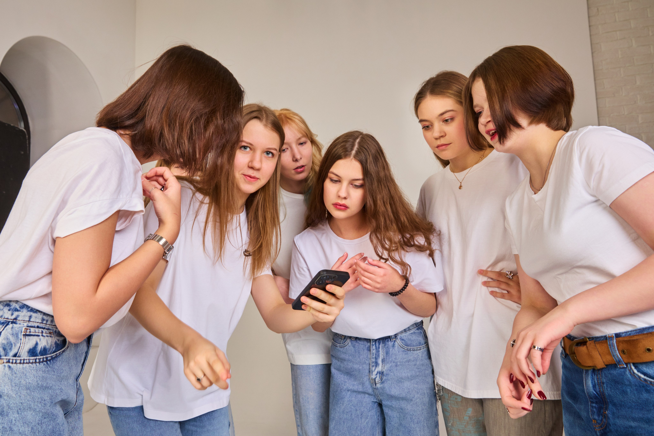 Выпускные альбомы для старшеклассников в Красноярске от AlbomKras 🎓✨. AlbomKras -выпускные альбомы Красноярска с авторским дизайном и качественной фотосъемкой! ⭐⭐⭐⭐⭐ 5.0