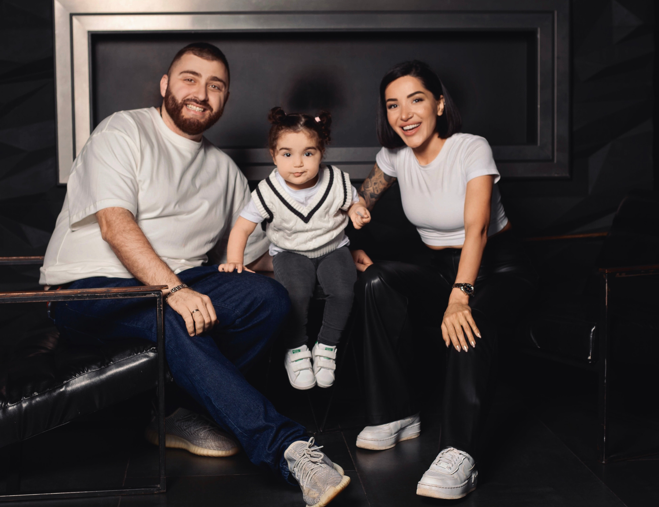 Семейная студийная съемка. Фотограф беременности и семейных историй в Москве Юлия Варт