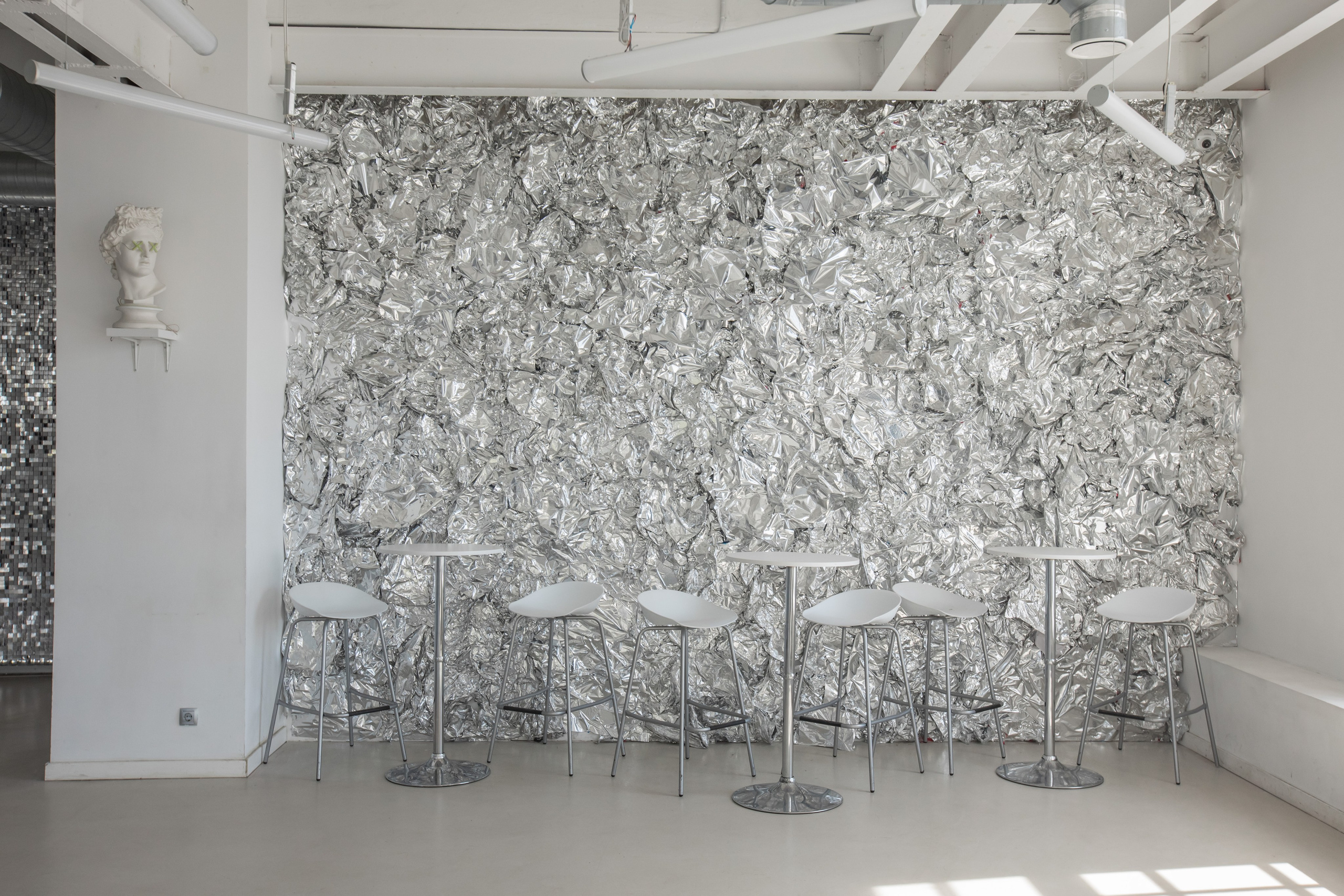 Mr. White (лето). Аренда лофта в СПб для мероприятий