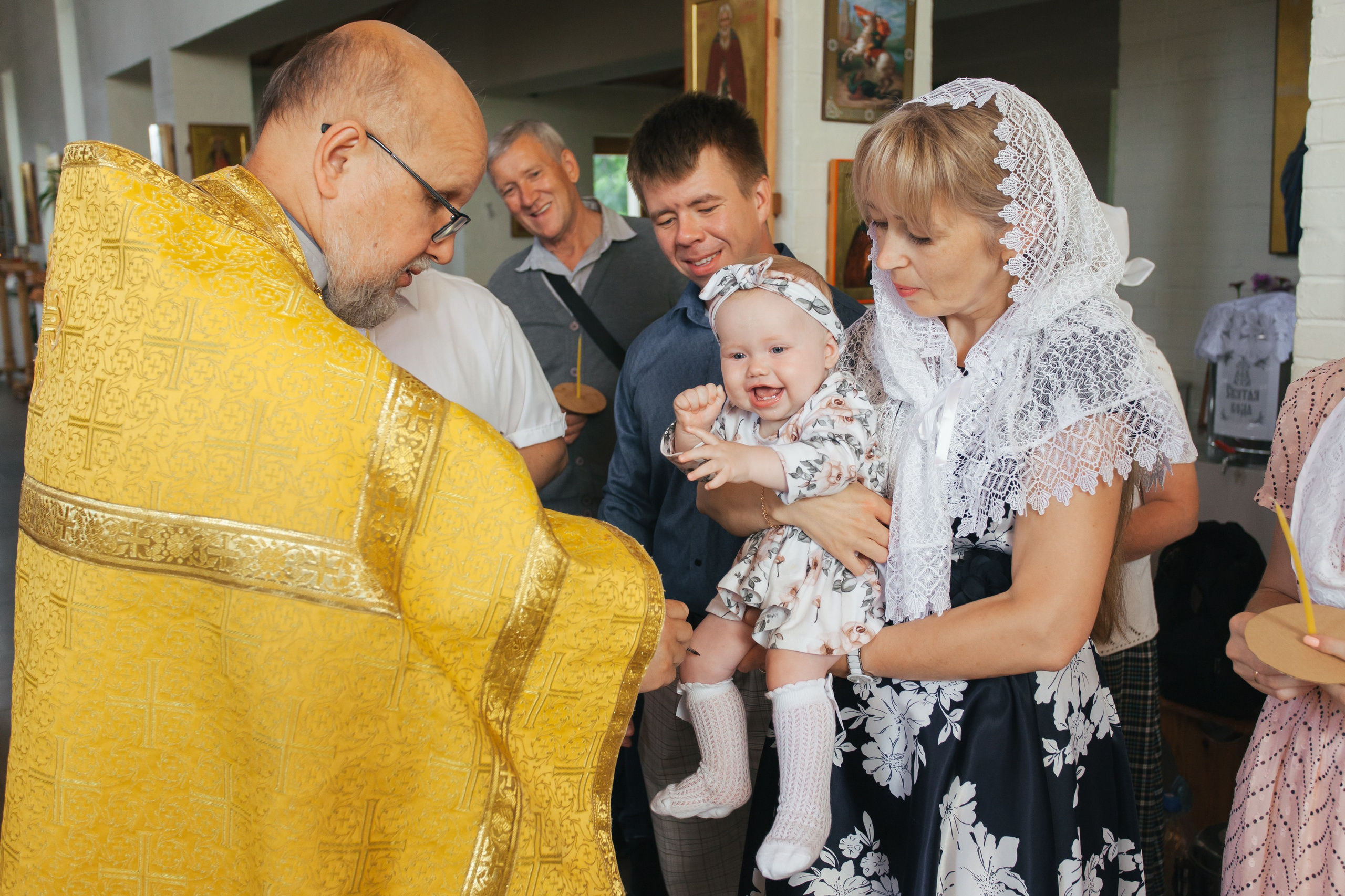 Крещение храм Сошествия святого Духа, г. Колпино. Фотограф на крещение в Санкт Петербурге