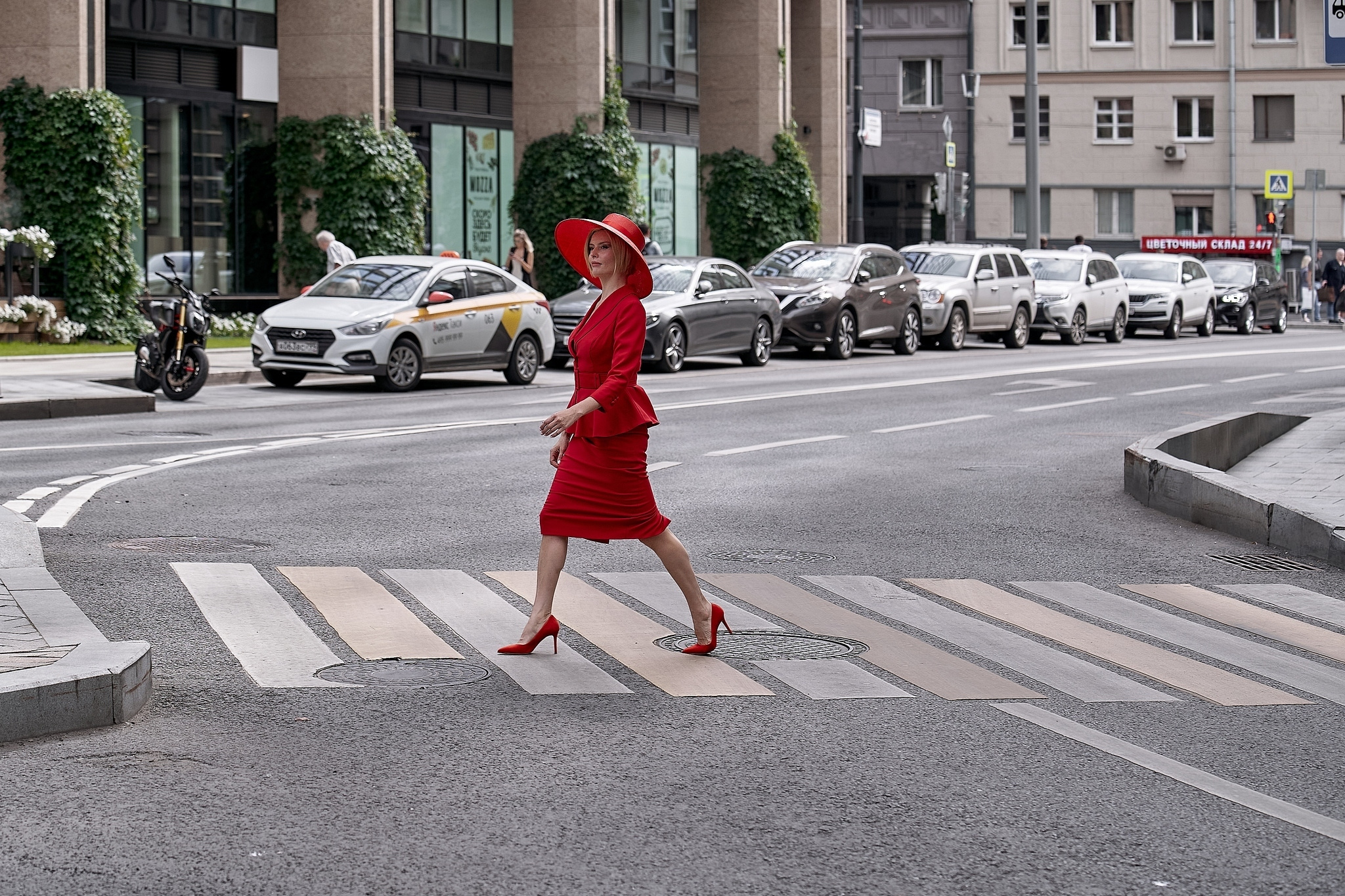 Проект «Красная Москва» с актрисой Анной Чуриной. Фотограф в Москве Сергей Гаварос