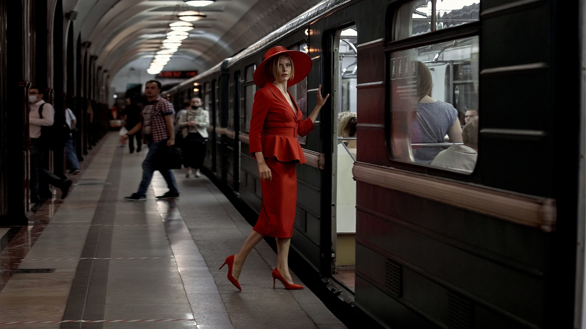 Проект «Красная Москва» с актрисой Анной Чуриной. Фотограф в Москве Сергей Гаварос