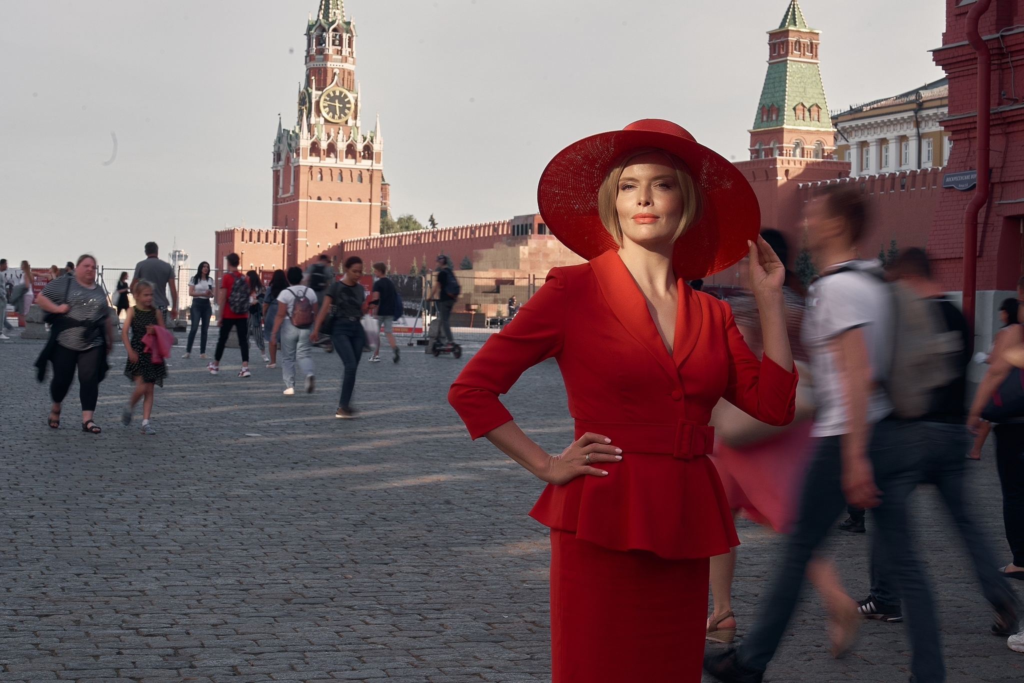 Проект «Красная Москва» с актрисой Анной Чуриной. Фотограф в Москве Сергей Гаварос