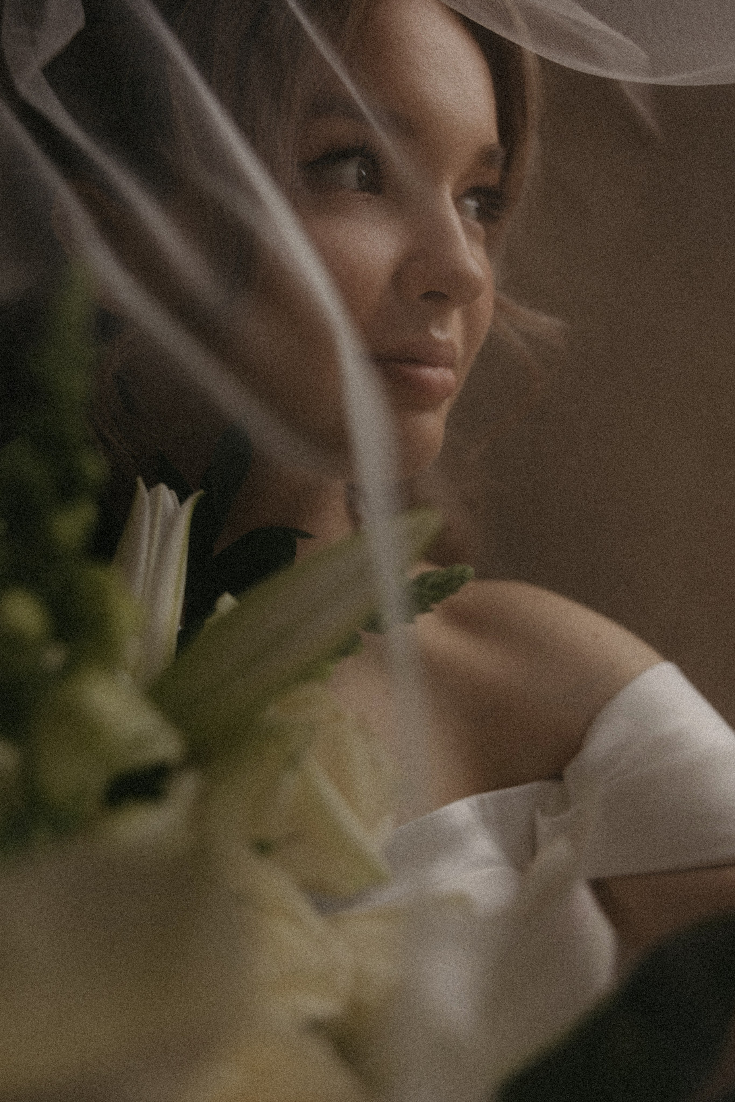 Свадебная фотосессия в стильном лифте элитного дома Москвы