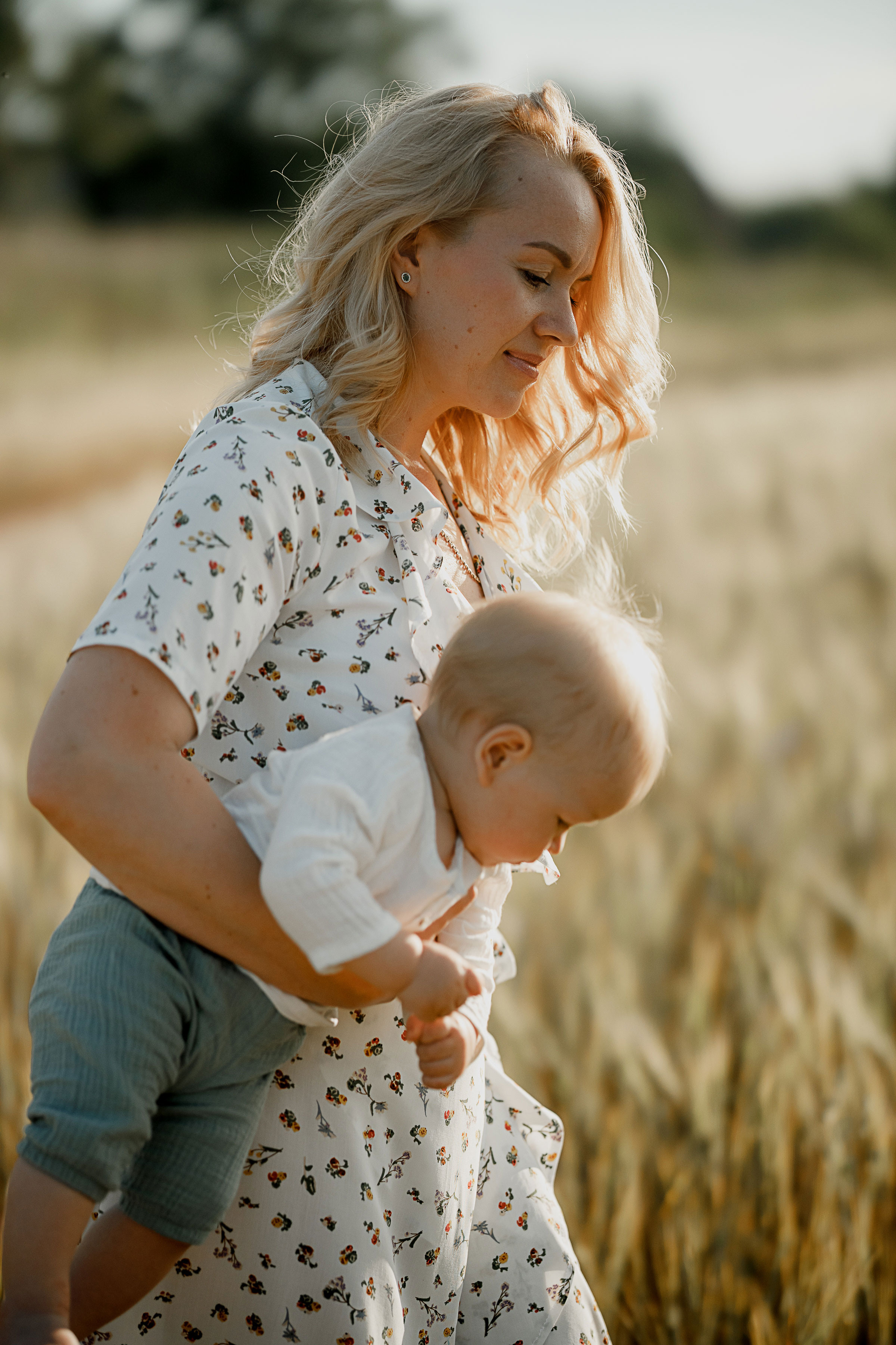 Глеб, Лена, Лев и Родя в полях. Пухова Татьяна фотограф в Перми