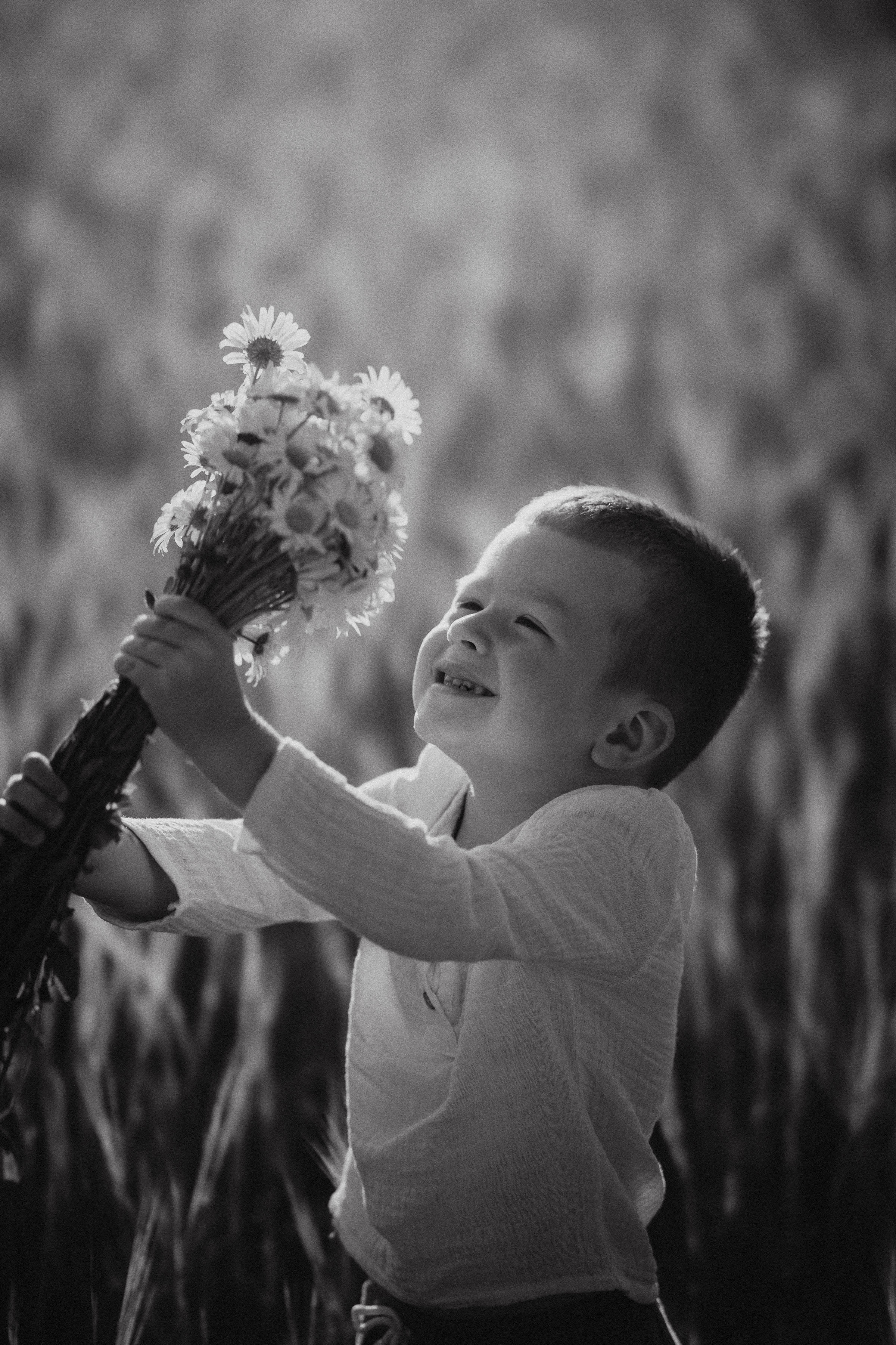 Глеб, Лена, Лев и Родя в полях. Пухова Татьяна фотограф в Перми