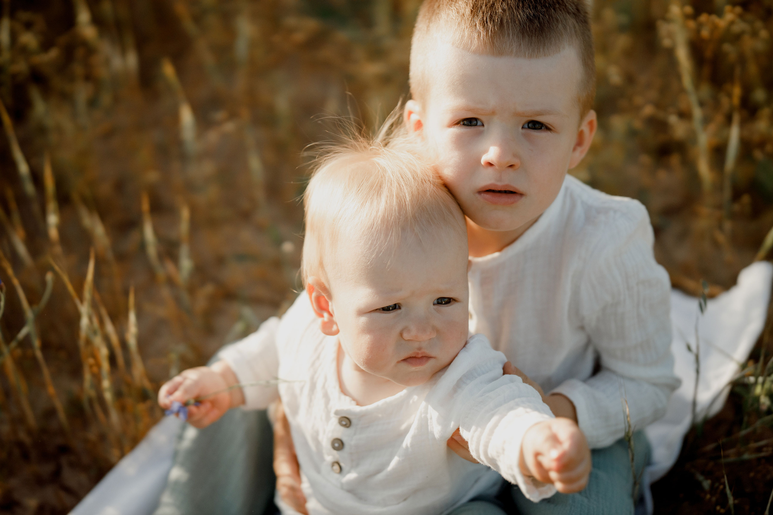 Глеб, Лена, Лев и Родя в полях. Пухова Татьяна фотограф в Перми