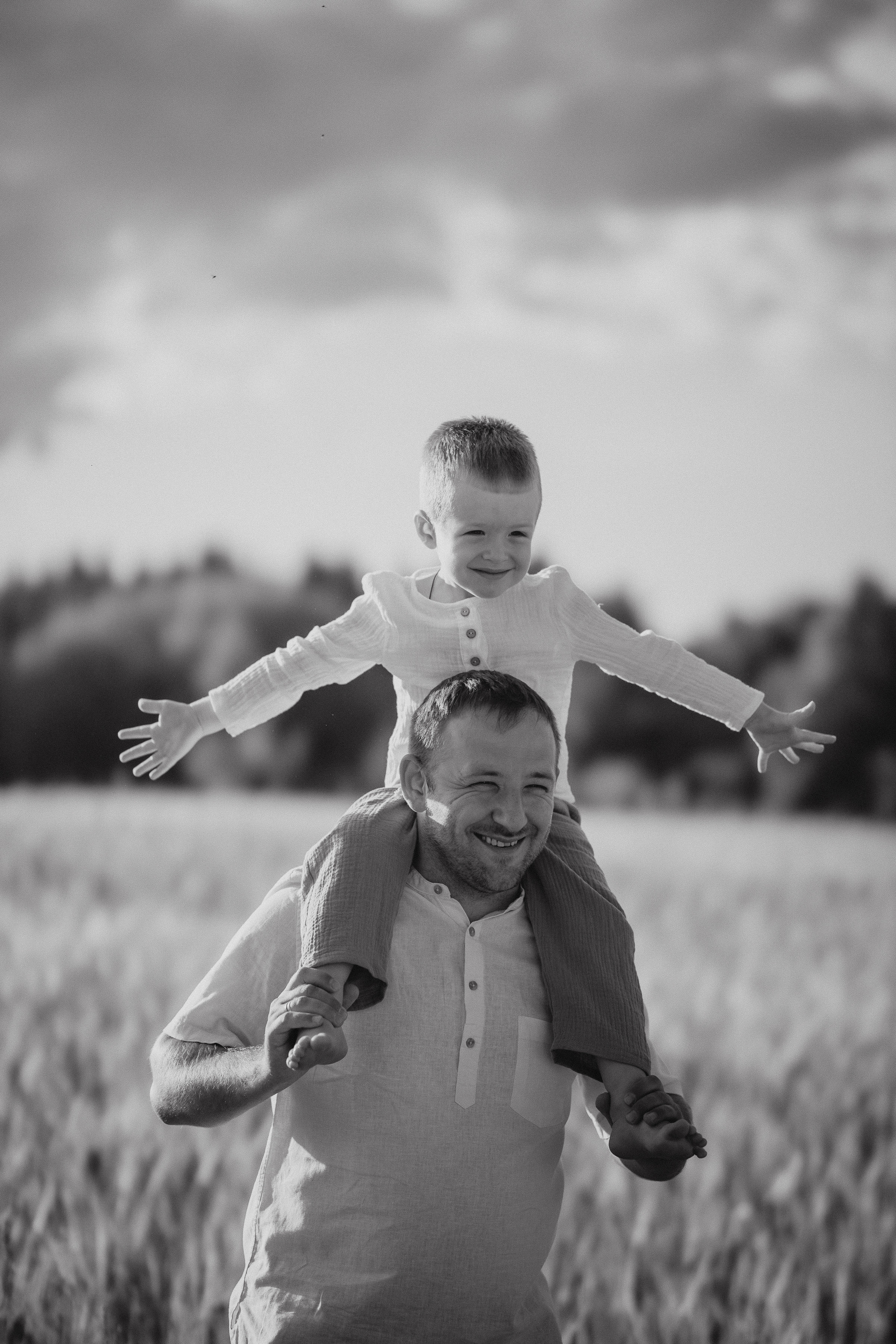 Глеб, Лена, Лев и Родя в полях. Пухова Татьяна фотограф в Перми