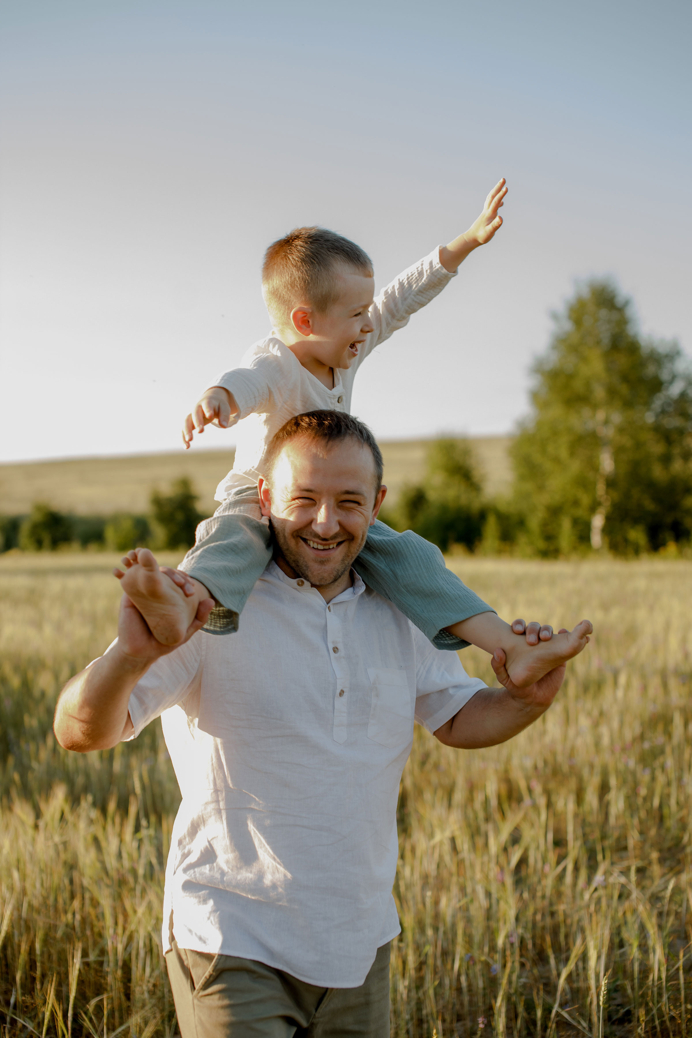 Глеб, Лена, Лев и Родя в полях. Пухова Татьяна фотограф в Перми