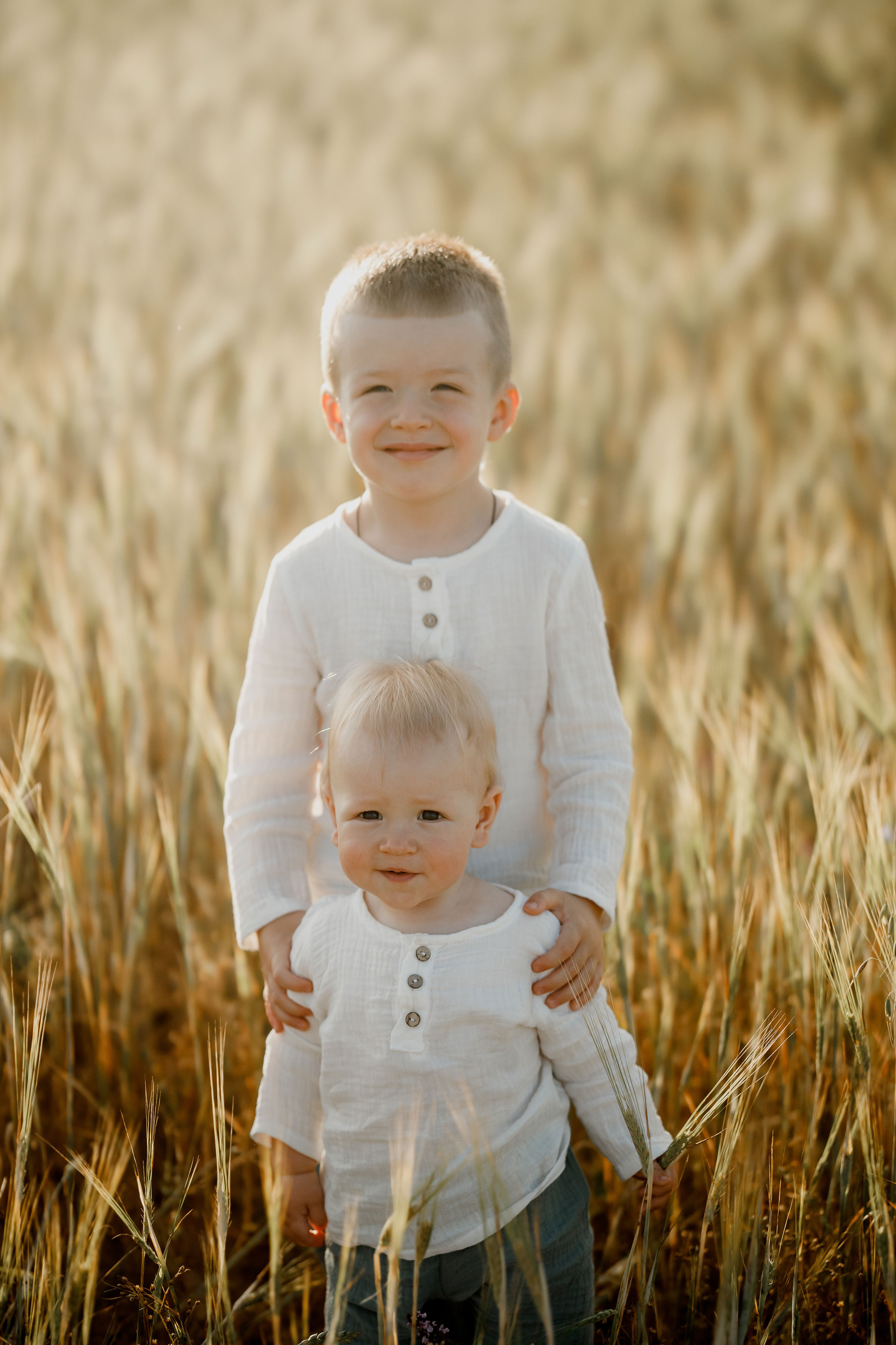 Глеб, Лена, Лев и Родя в полях. Пухова Татьяна фотограф в Перми