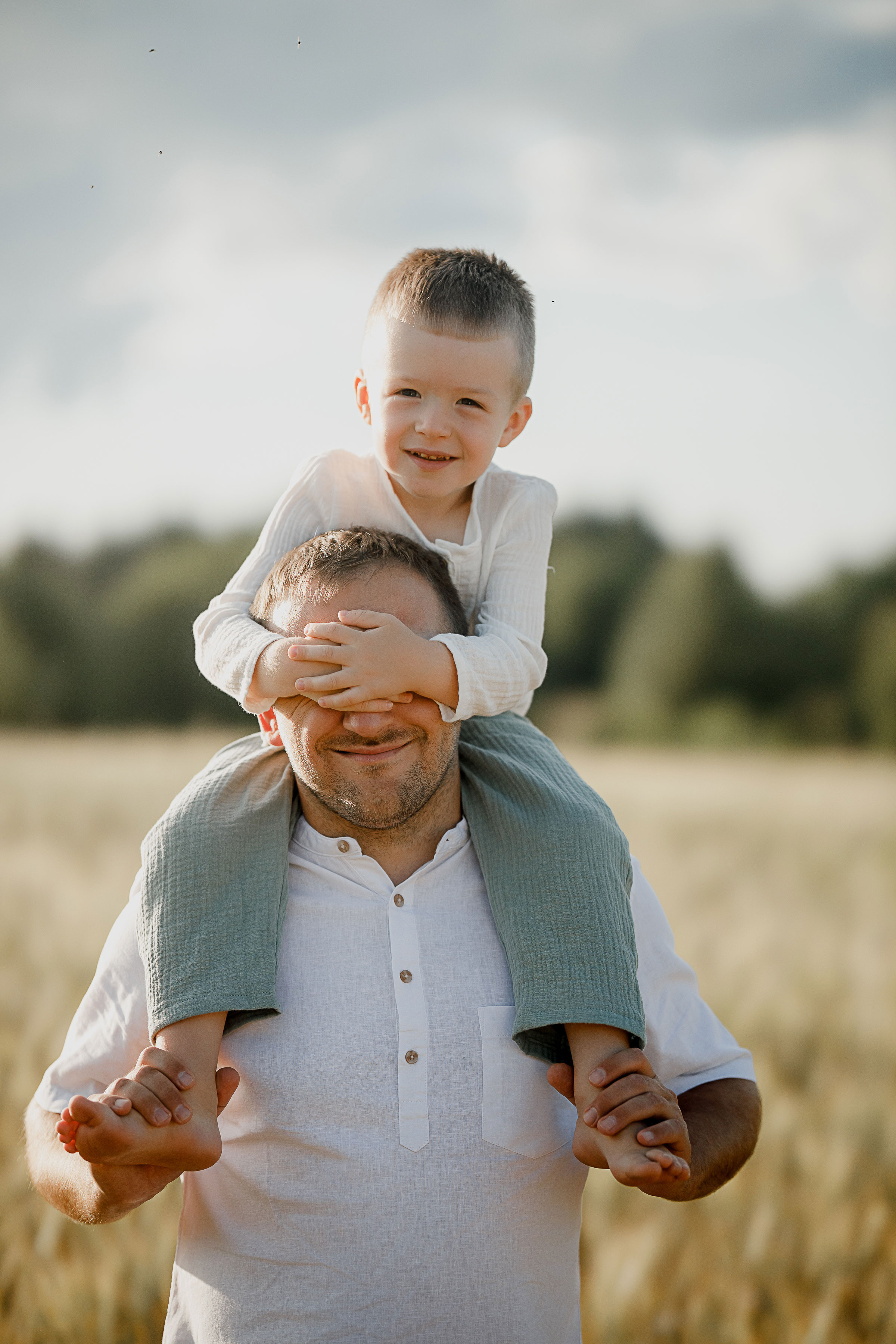 Глеб, Лена, Лев и Родя в полях. Пухова Татьяна фотограф в Перми