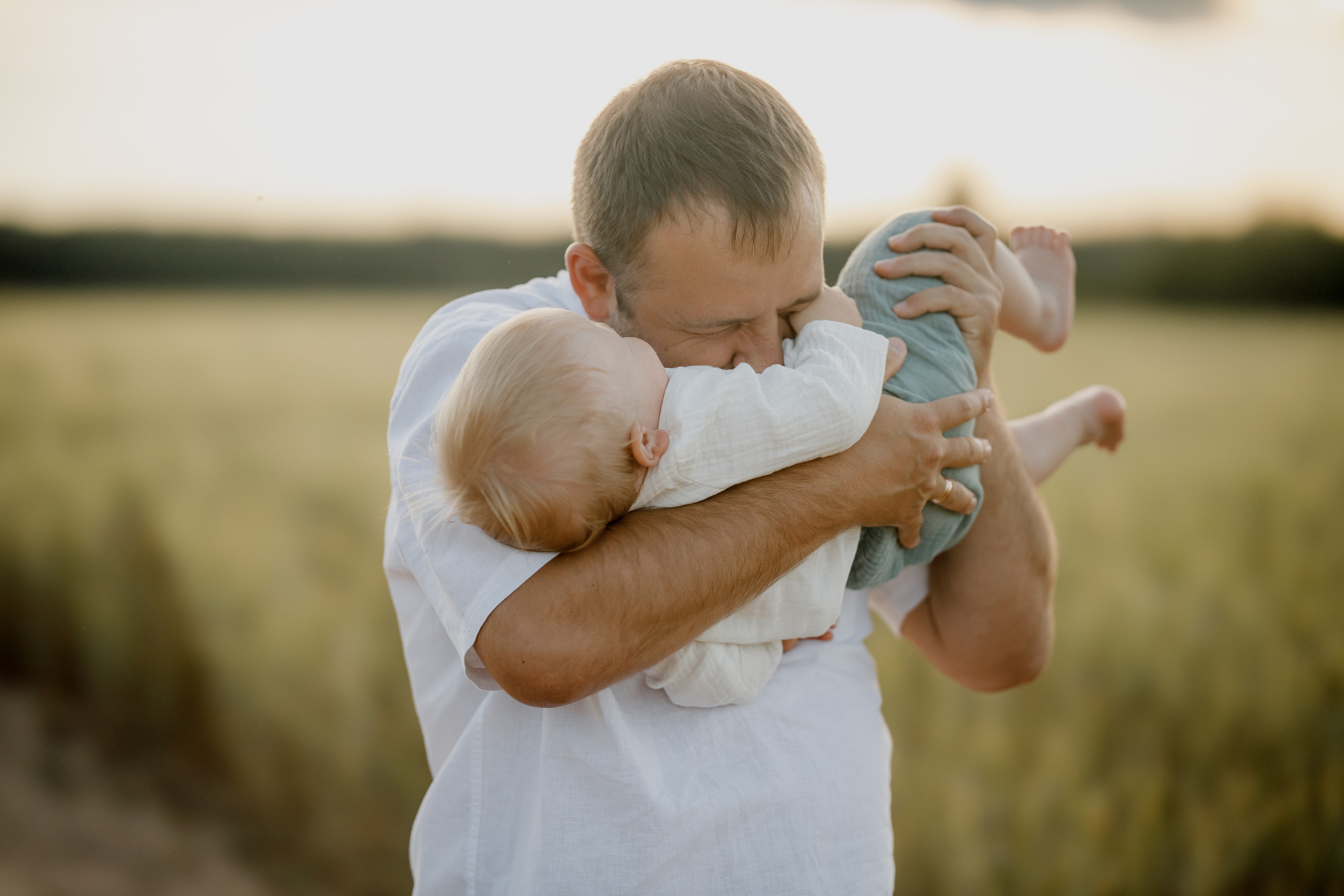 Глеб, Лена, Лев и Родя в полях. Пухова Татьяна фотограф в Перми
