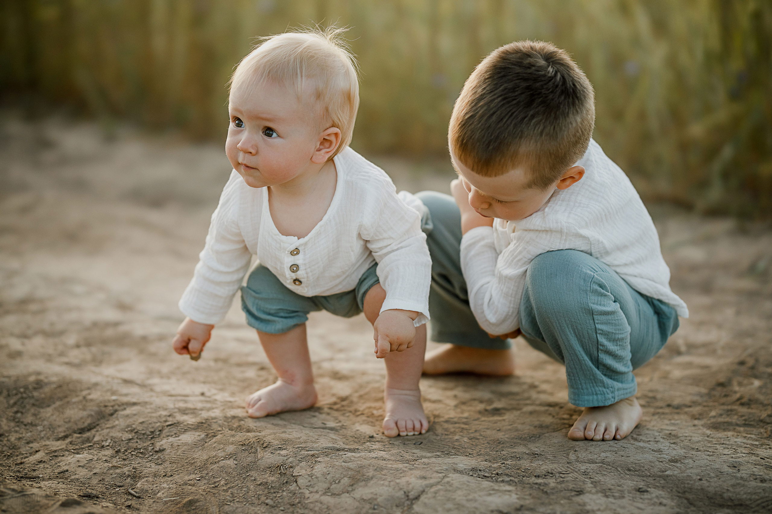 Глеб, Лена, Лев и Родя в полях. Пухова Татьяна фотограф в Перми