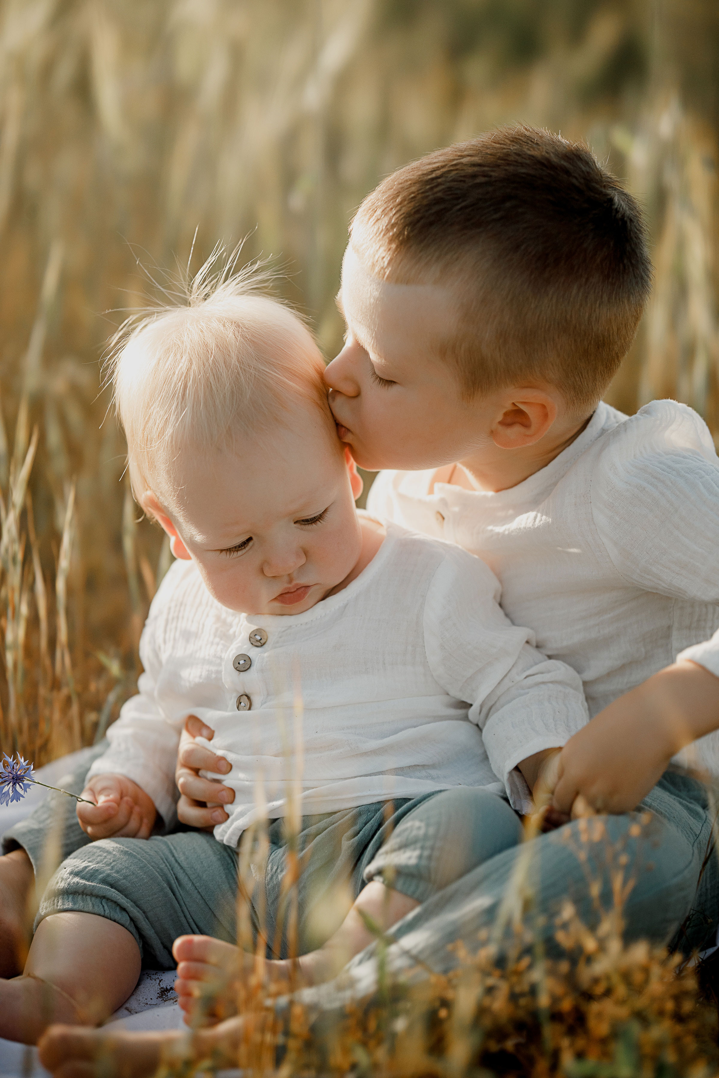 Глеб, Лена, Лев и Родя в полях. Пухова Татьяна фотограф в Перми
