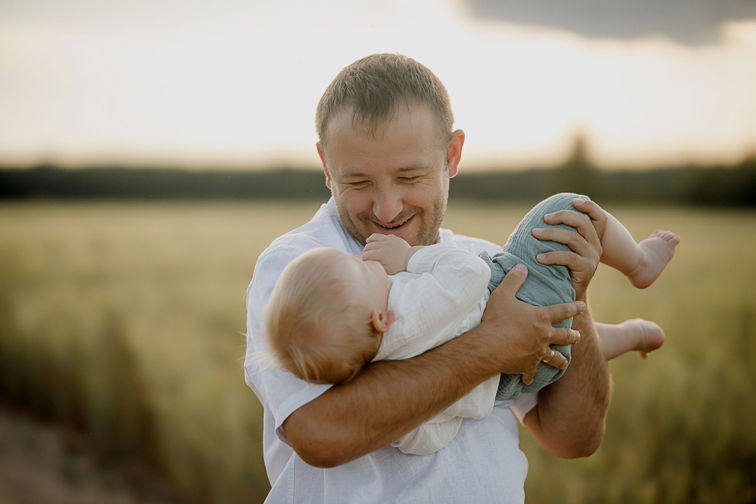 Глеб, Лена, Лев и Родя в полях. Пухова Татьяна фотограф в Перми