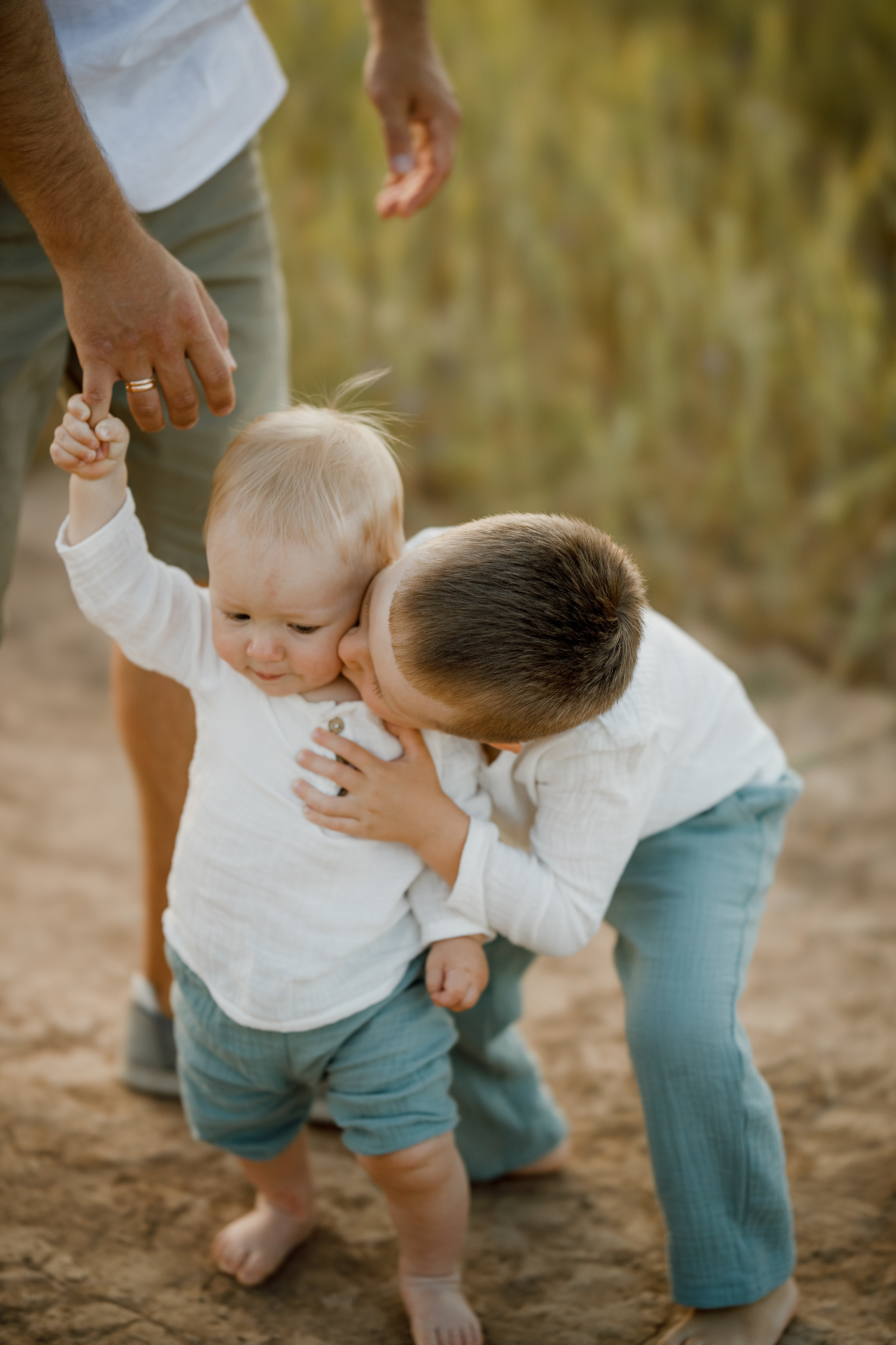 Глеб, Лена, Лев и Родя в полях. Пухова Татьяна фотограф в Перми