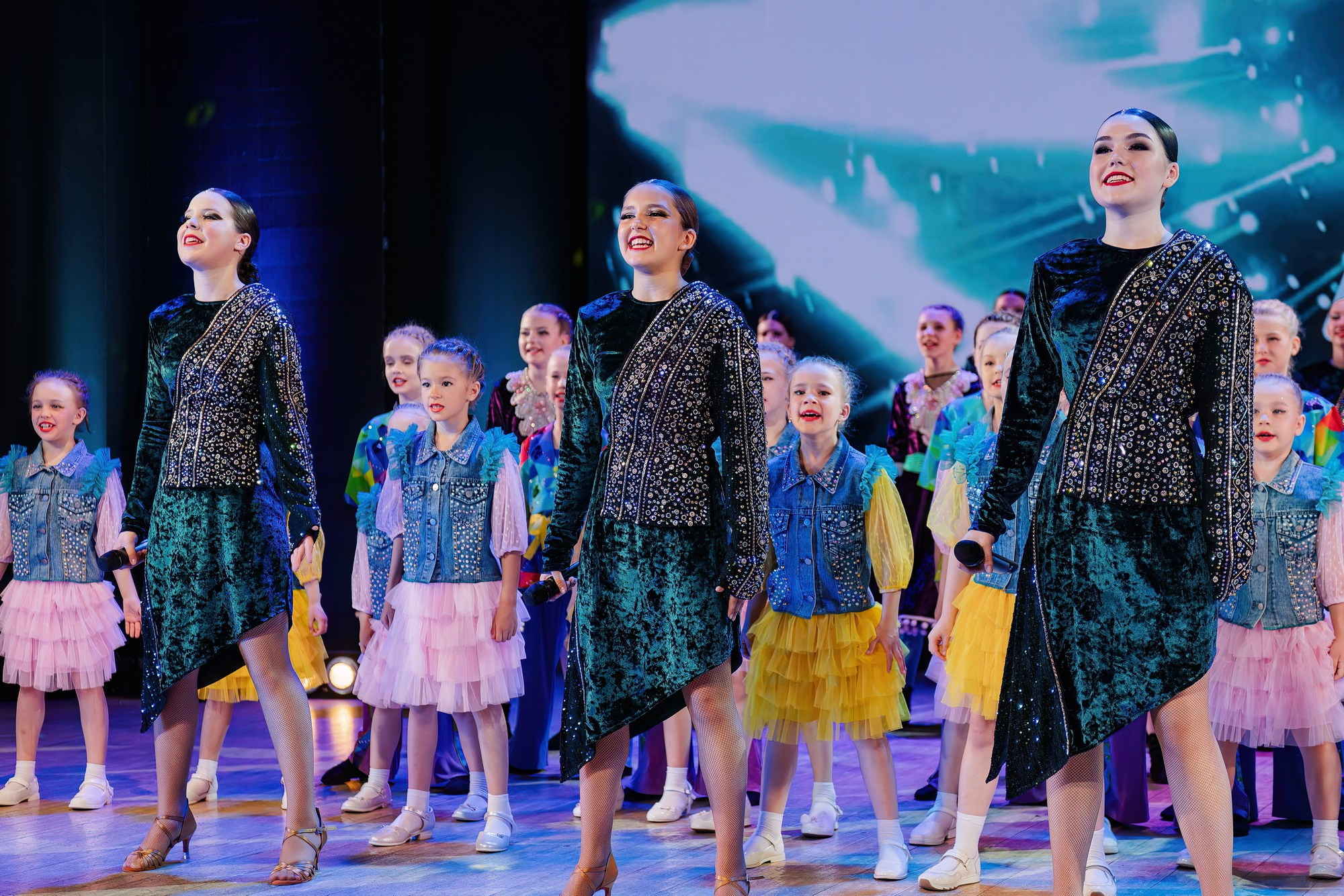 Отчетный концерт Образцового коллектива Алтая театра эстрадной песни «Созвездие». Свадебный и репортажный фотограф Никита Сницарев в Барнауле