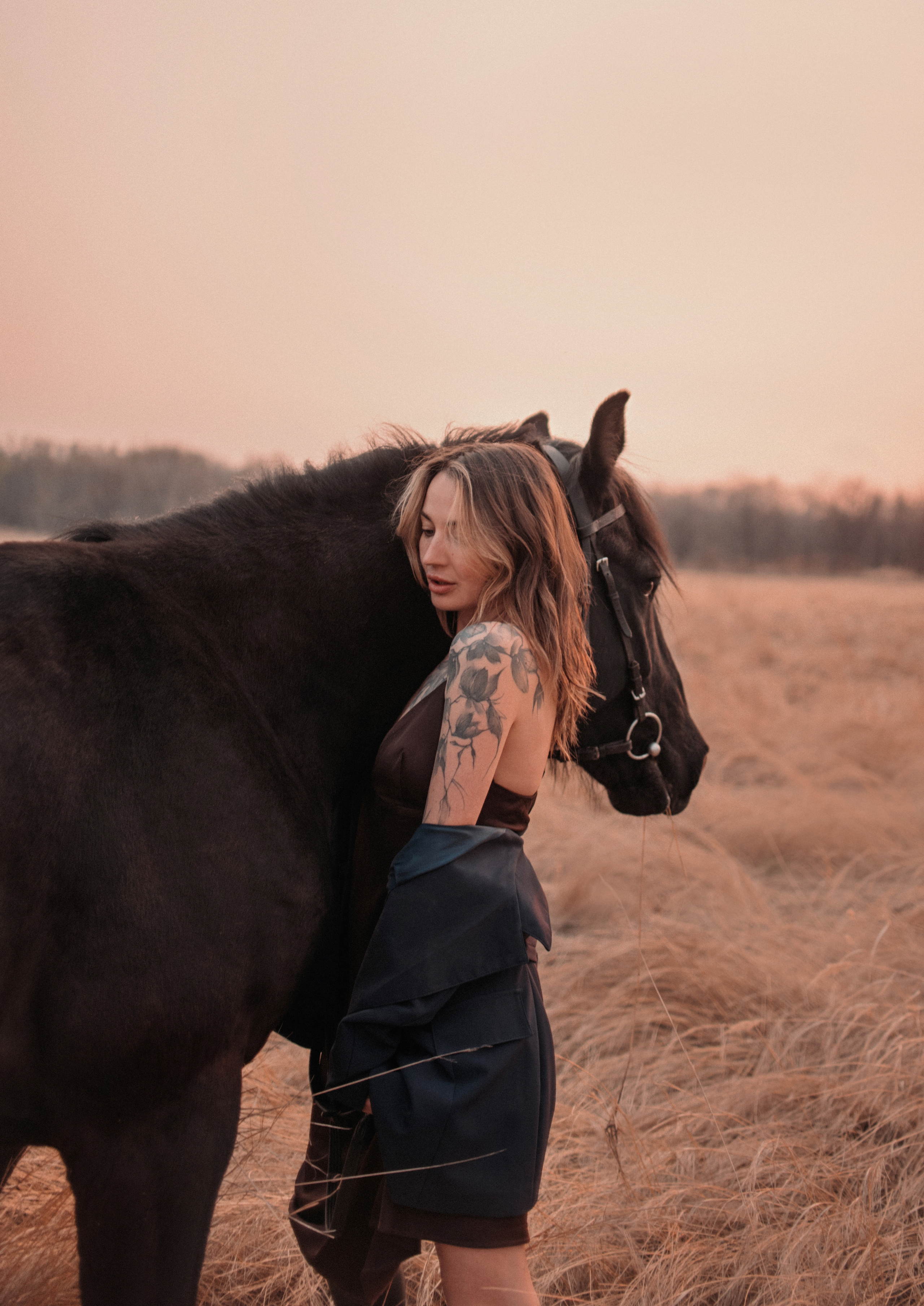 Конное: Ворон и Настя в поле. Портфолио