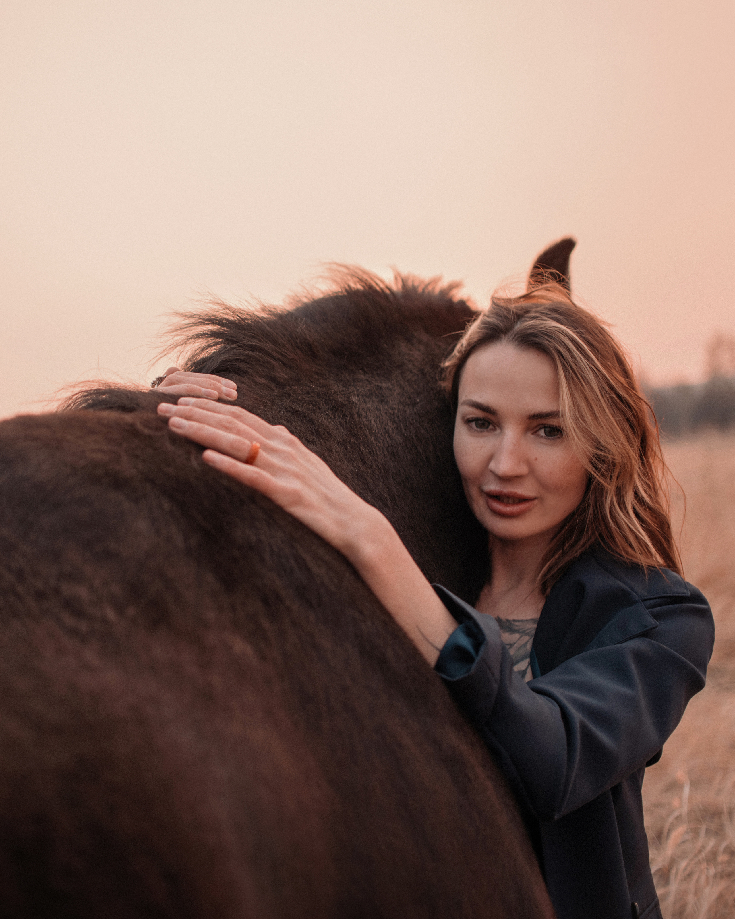 Конное: Ворон и Настя в поле. Портфолио