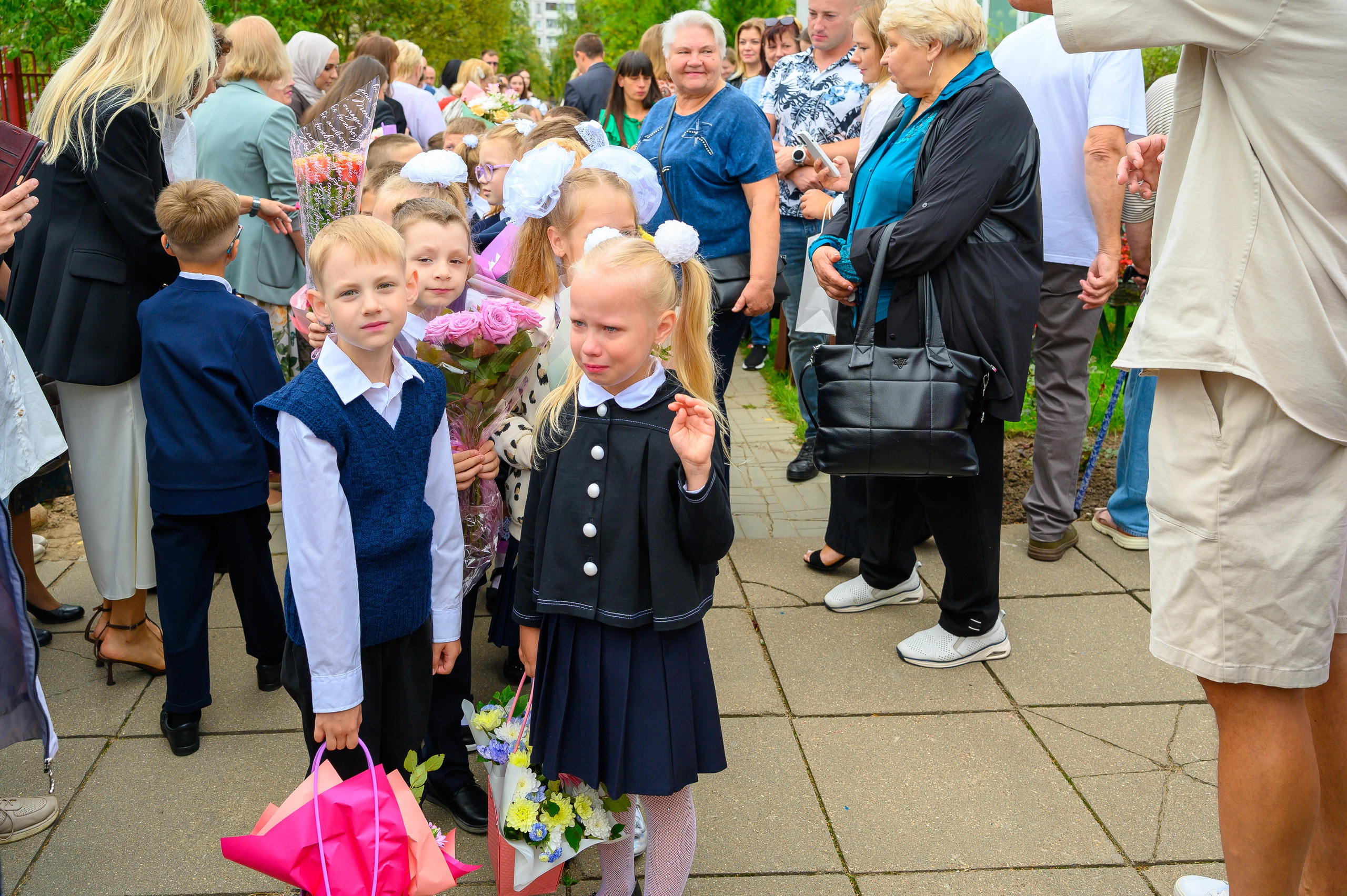 Вот звучит первый звонок, перед этим долгое приготовление к новому этапу в жизни, Яромир идет в школу. Фотоуслуги, услуги фотографа, фотографирование важных событий