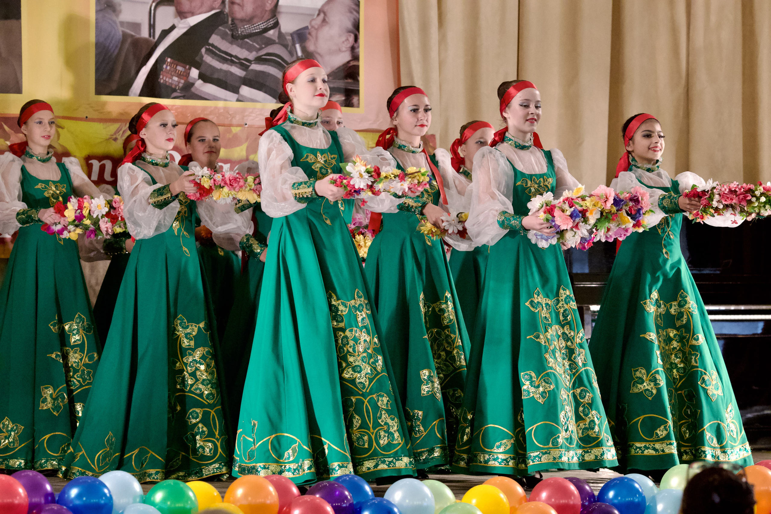 Разные выступления. Школьные выпускные альбомы в Москве Марина Николаева