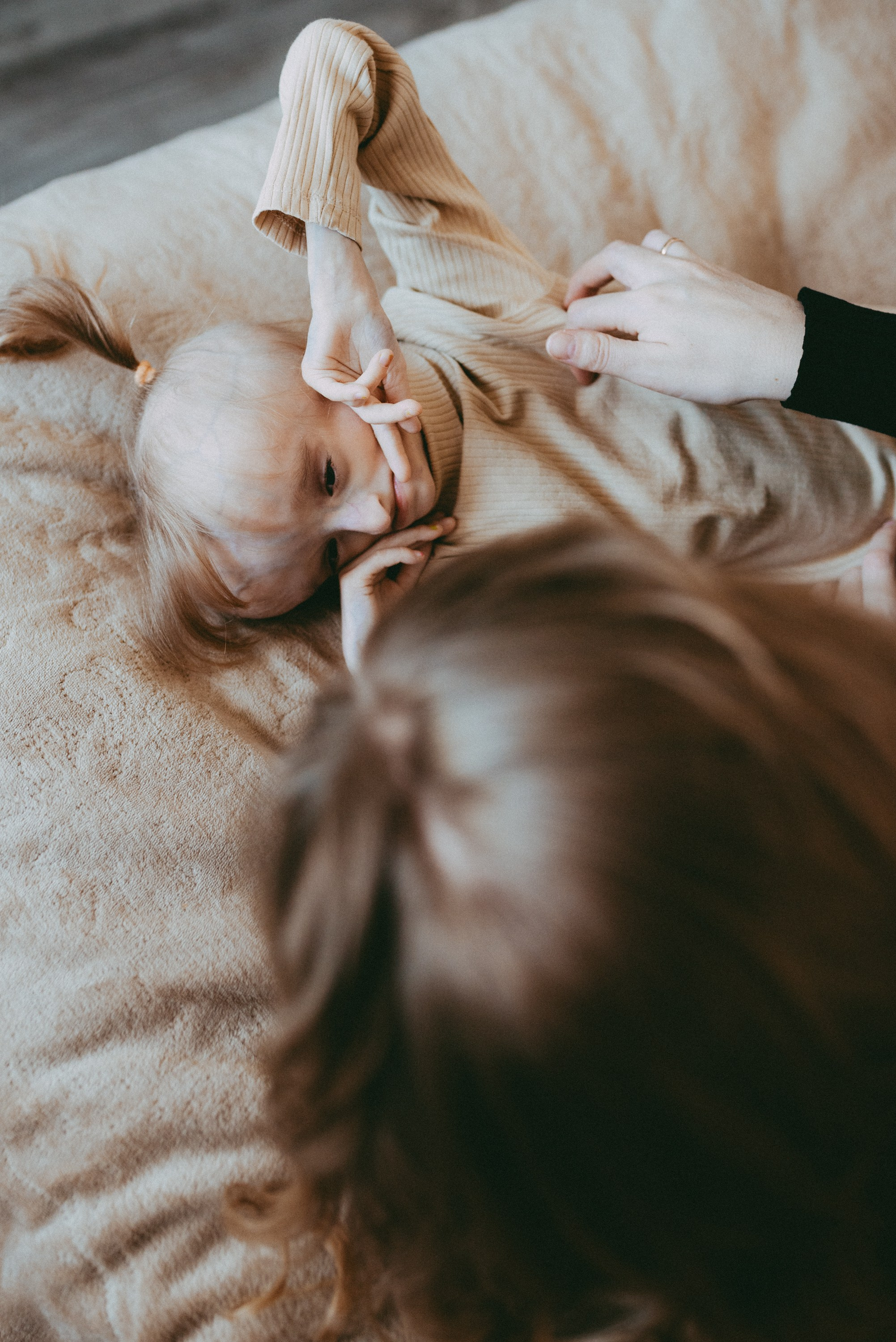 Необыкновенная девочка Маша с мамой Олей и папой Лешей. Семейный и детский фотограф в Новосибирске и Краснообске — Анна Ким