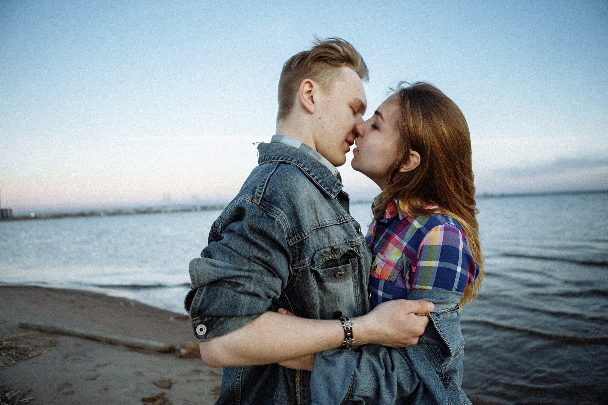 Предсвадебная лавстори около гостиницы Прибалтийская