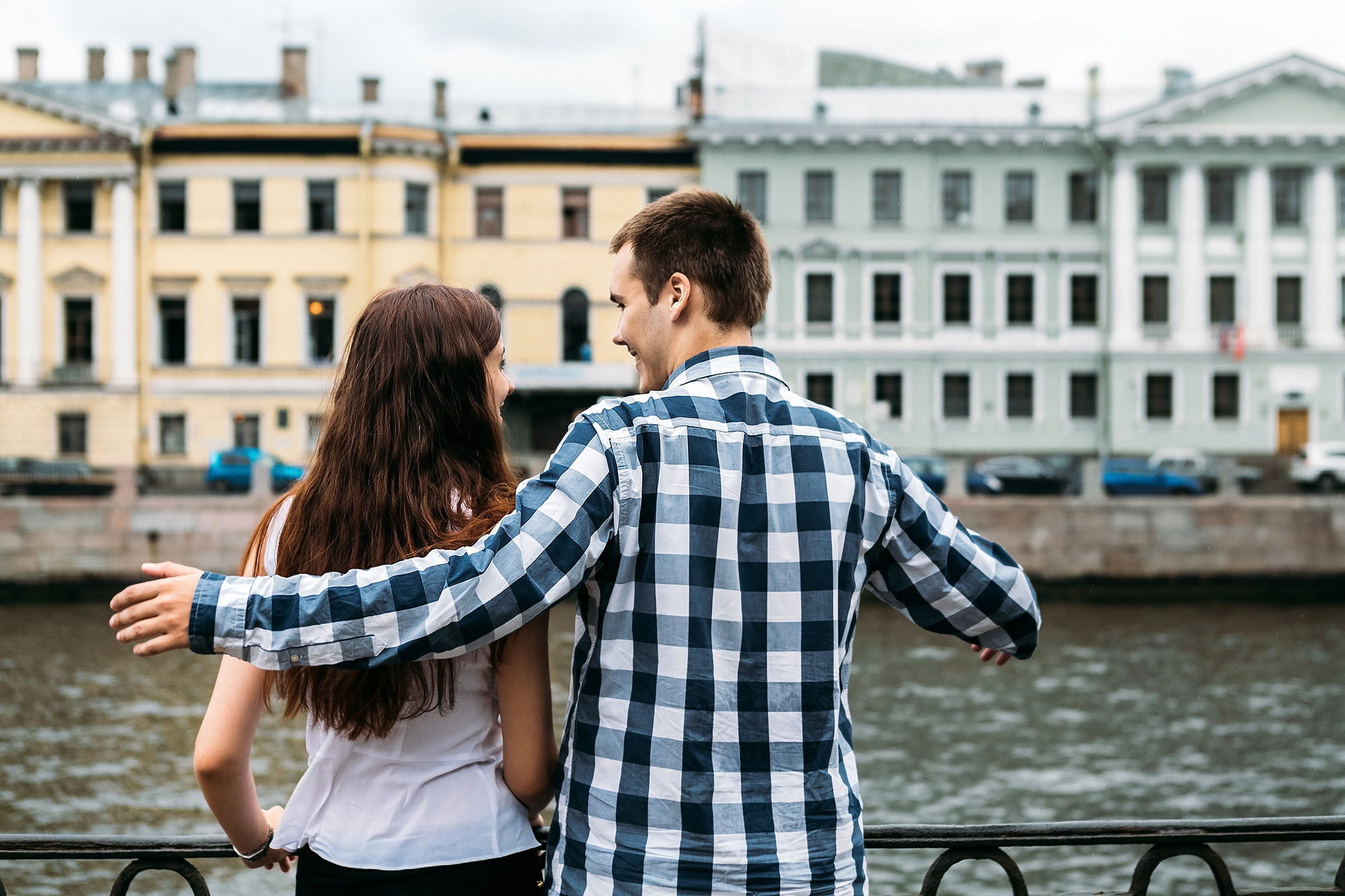 Любовная история на берегу моря и в центре Санкт-Петербурга