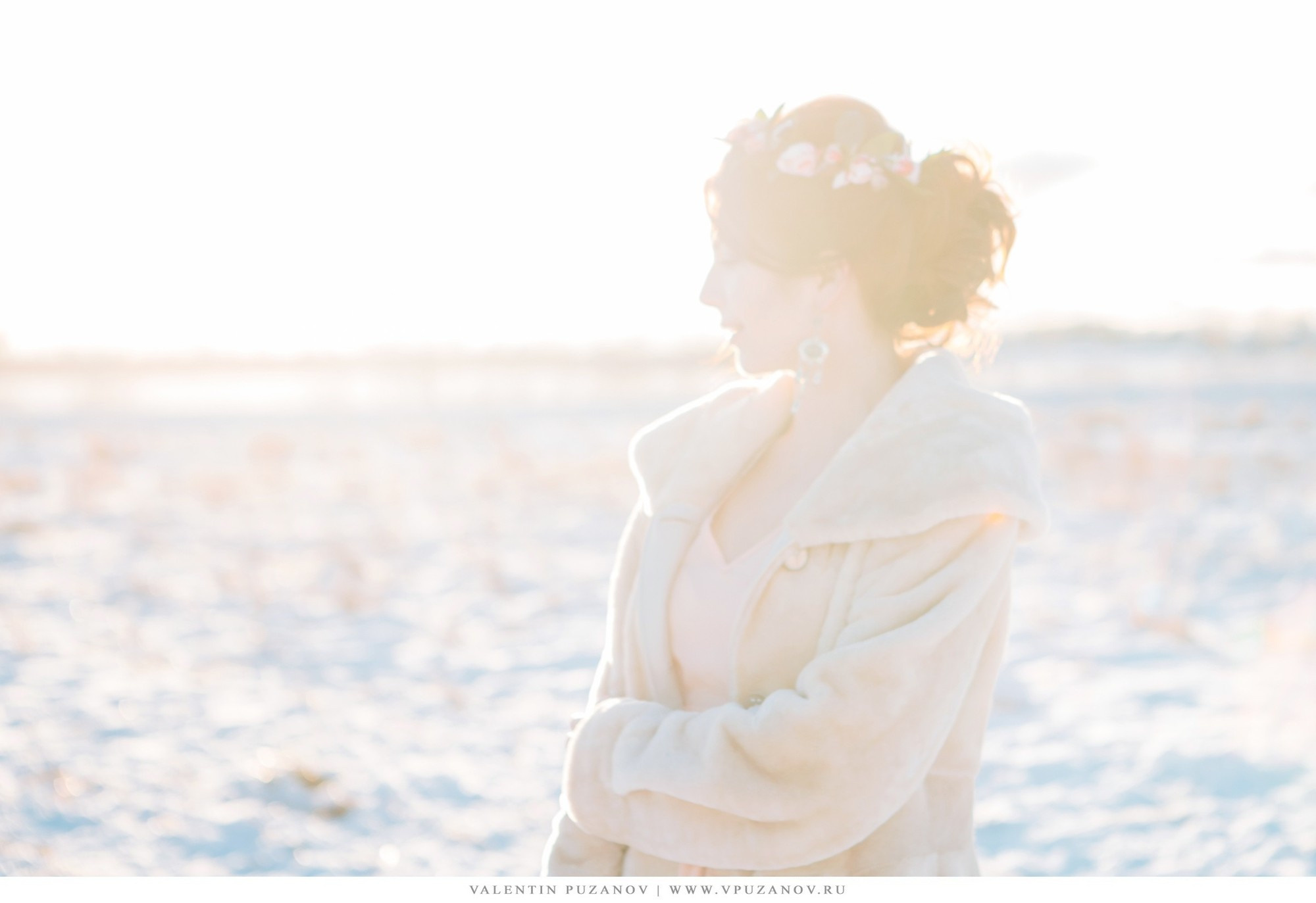 Предсвадебная фотосъемка с хаски в лесу