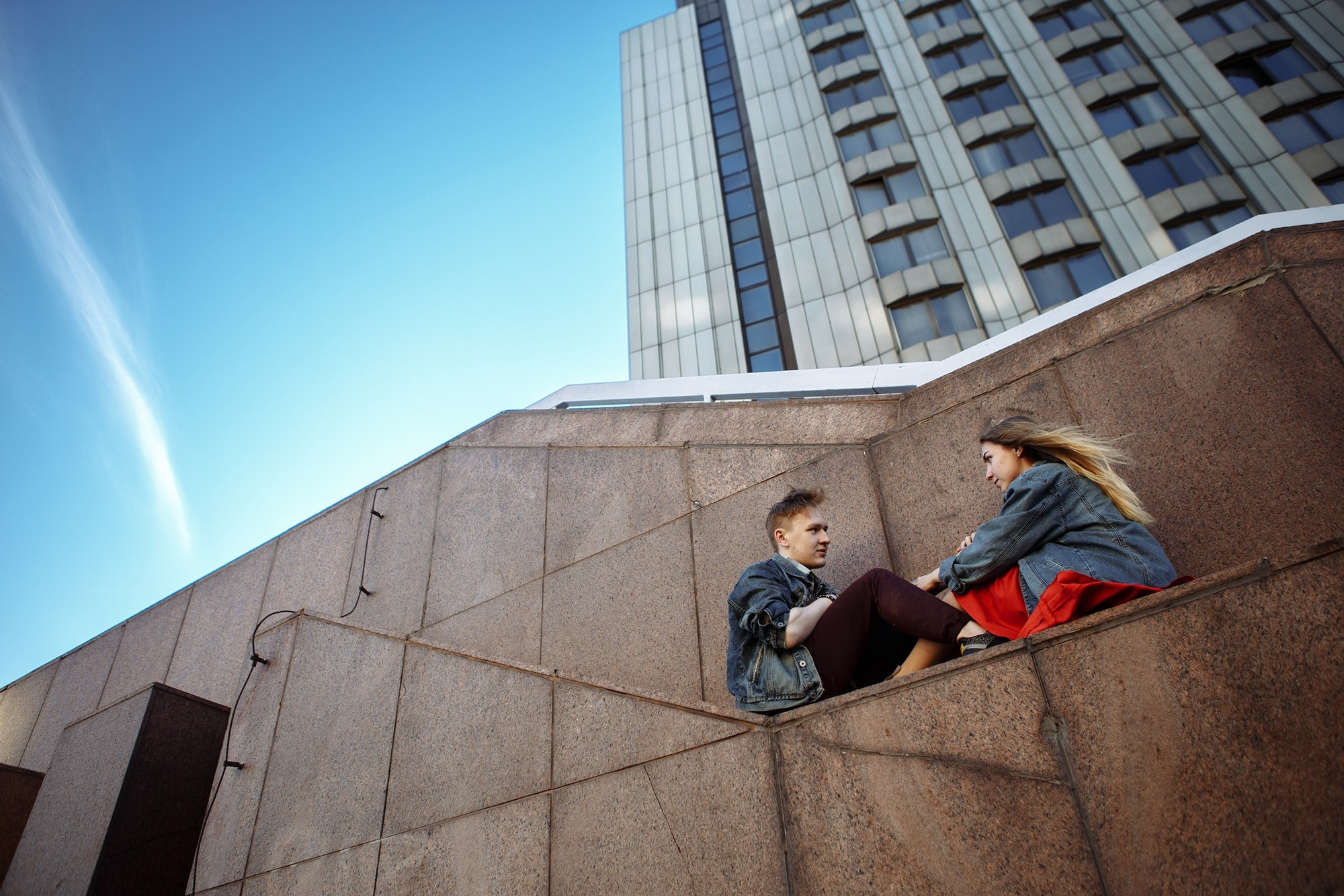 Предсвадебная лавстори около гостиницы Прибалтийская